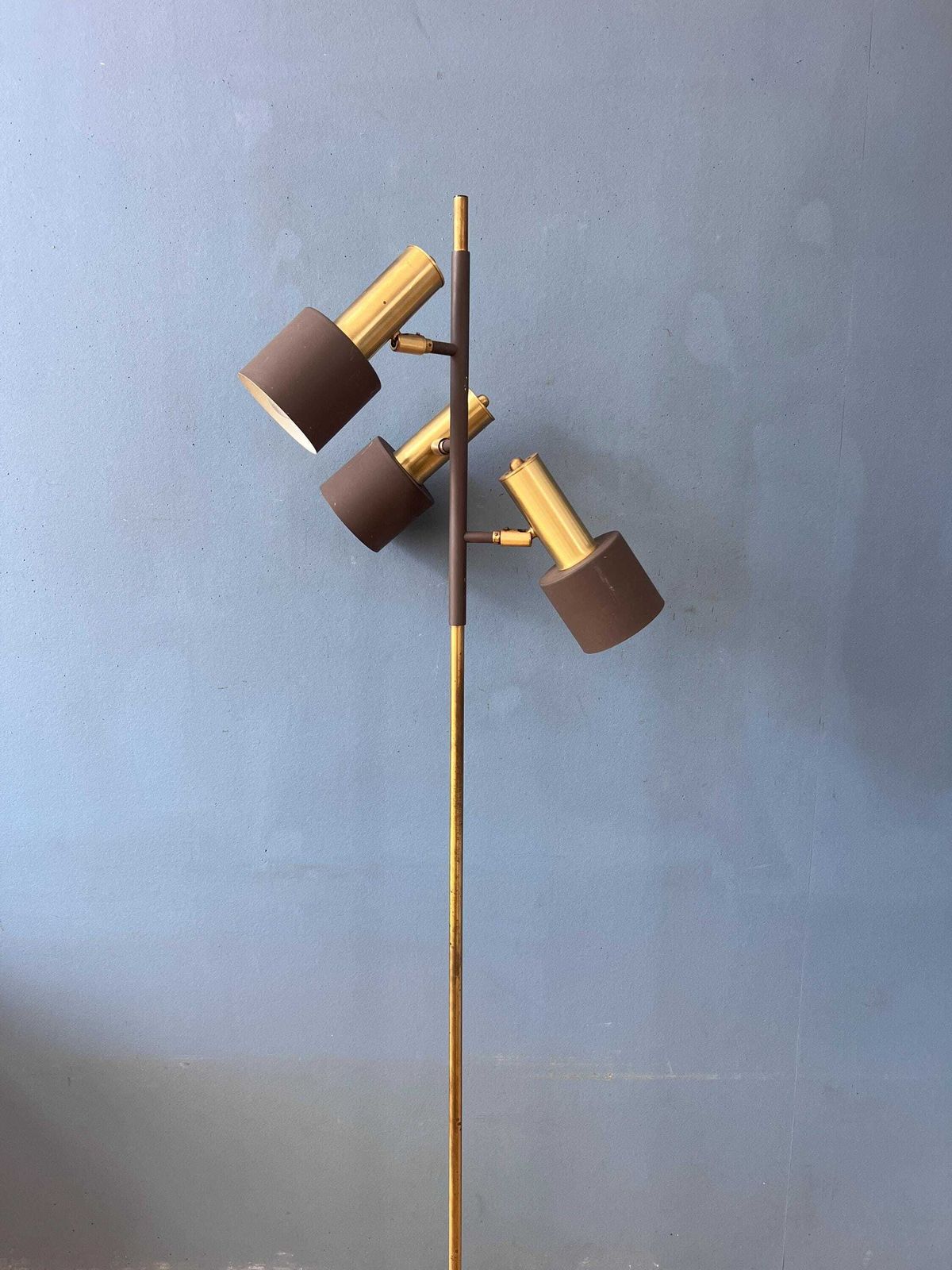 Vintage bruine metalen Dijkstra messing Space Age vloerlamp photo vintage