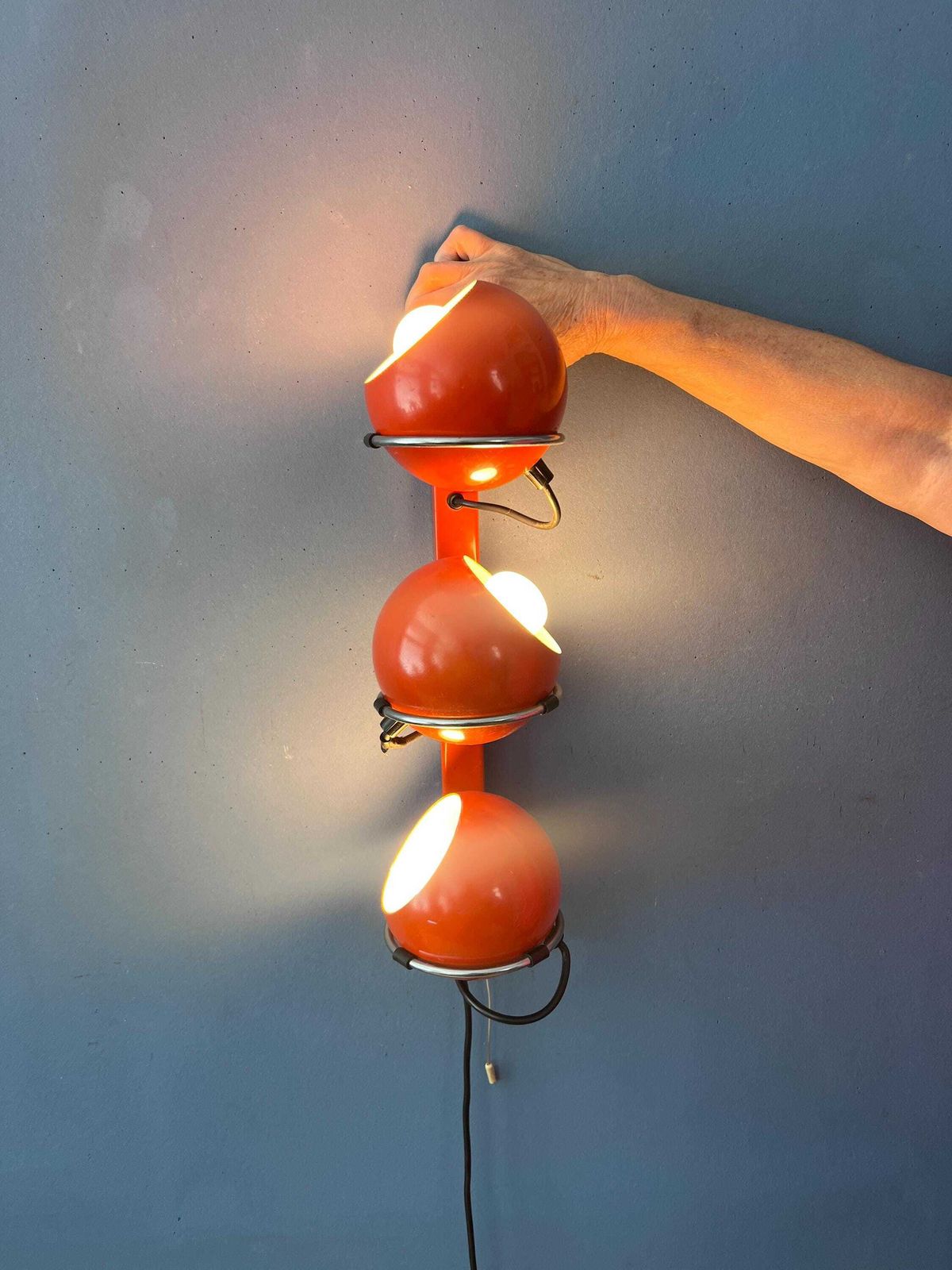 Mid Century rode Gepo Space Age Eyeball wandlamp photo vinterior