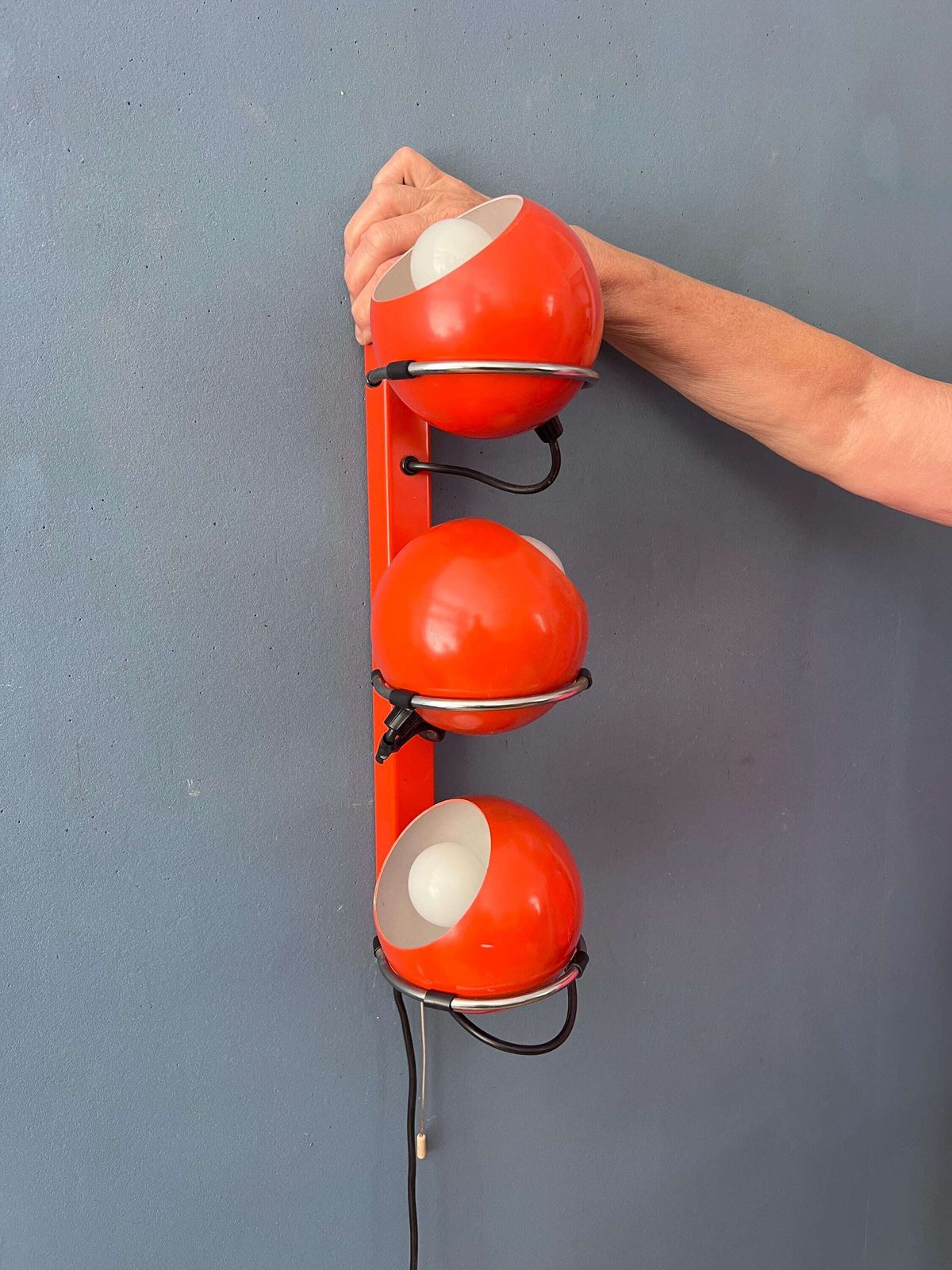 photo furniture Mid Century rode Gepo Space Age Eyeball wandlamp