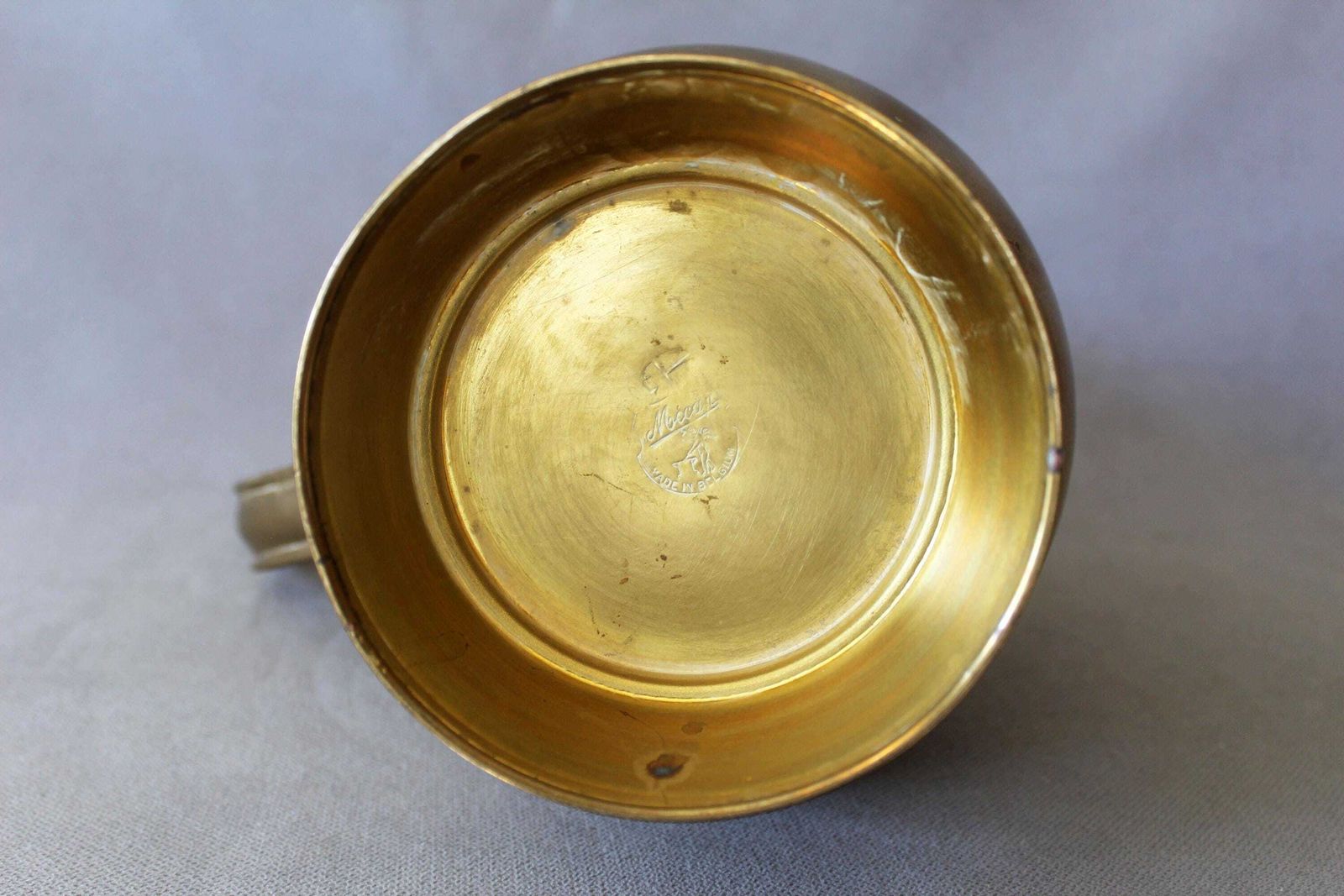 photo buy Zeer grote vintage kan van gehamerd messing, landelijke stijl, rustiek interieur, keukengerei, tuindecoratie, België Dinant Mecap, deksel, 31 centimeter