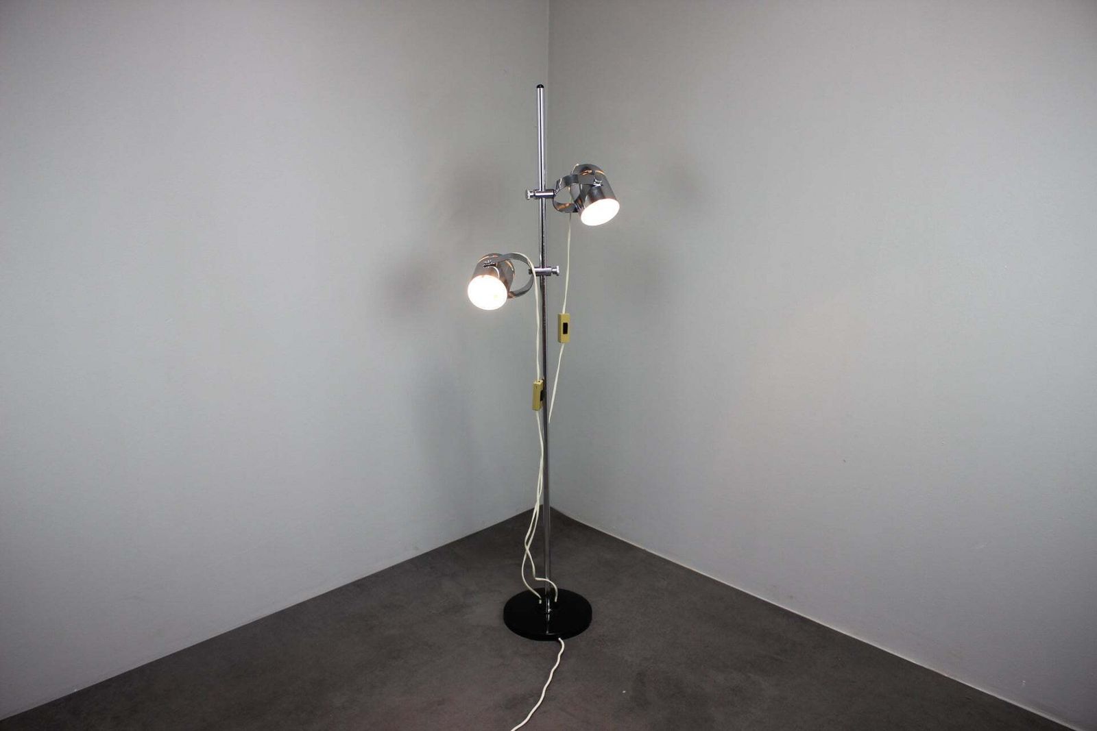 photo furniture Stanislav Indra Chromen Verstelbare Dubbele Spotlight Vloerlamp, Tsjecho-Slowakije