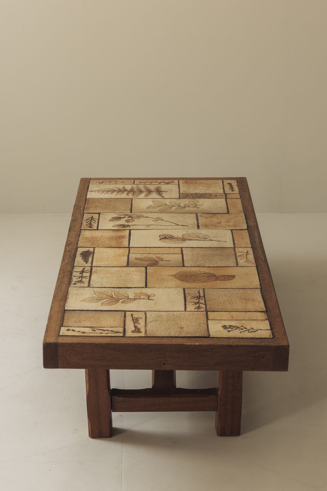 Salontafel van eiken en keramische zandsteen tegels door Roger Capron, Frankrijk 1965 photo Meubels