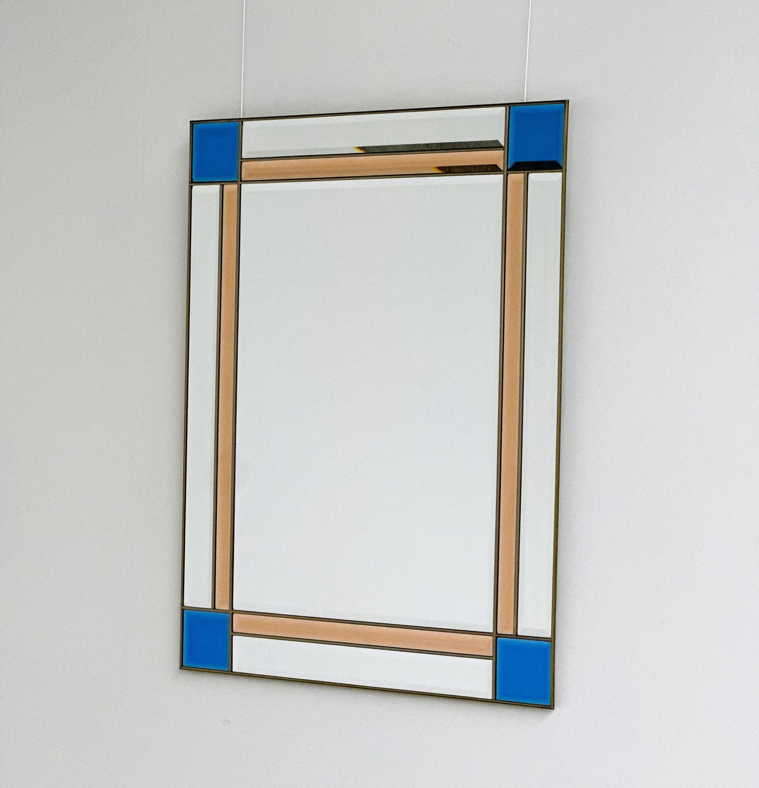 Zeldzame vintage Italiaanse spiegel met messing, blauw en perzikkleurig geslepen glas, jaren 1980 photo 707.0