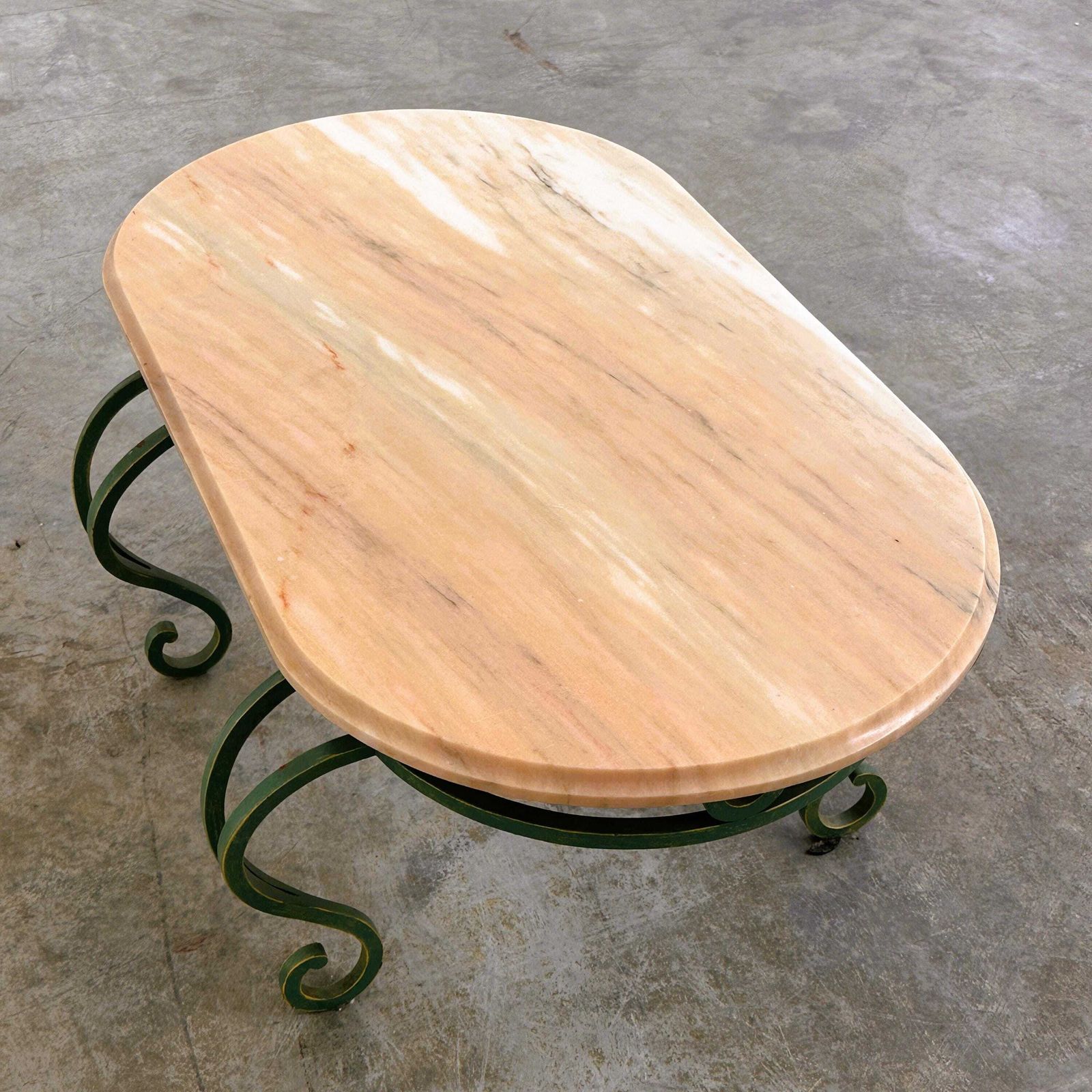 Vintage roze marmeren salontafel met groen smeedijzeren onderstel, jaren 1970 photo vintage