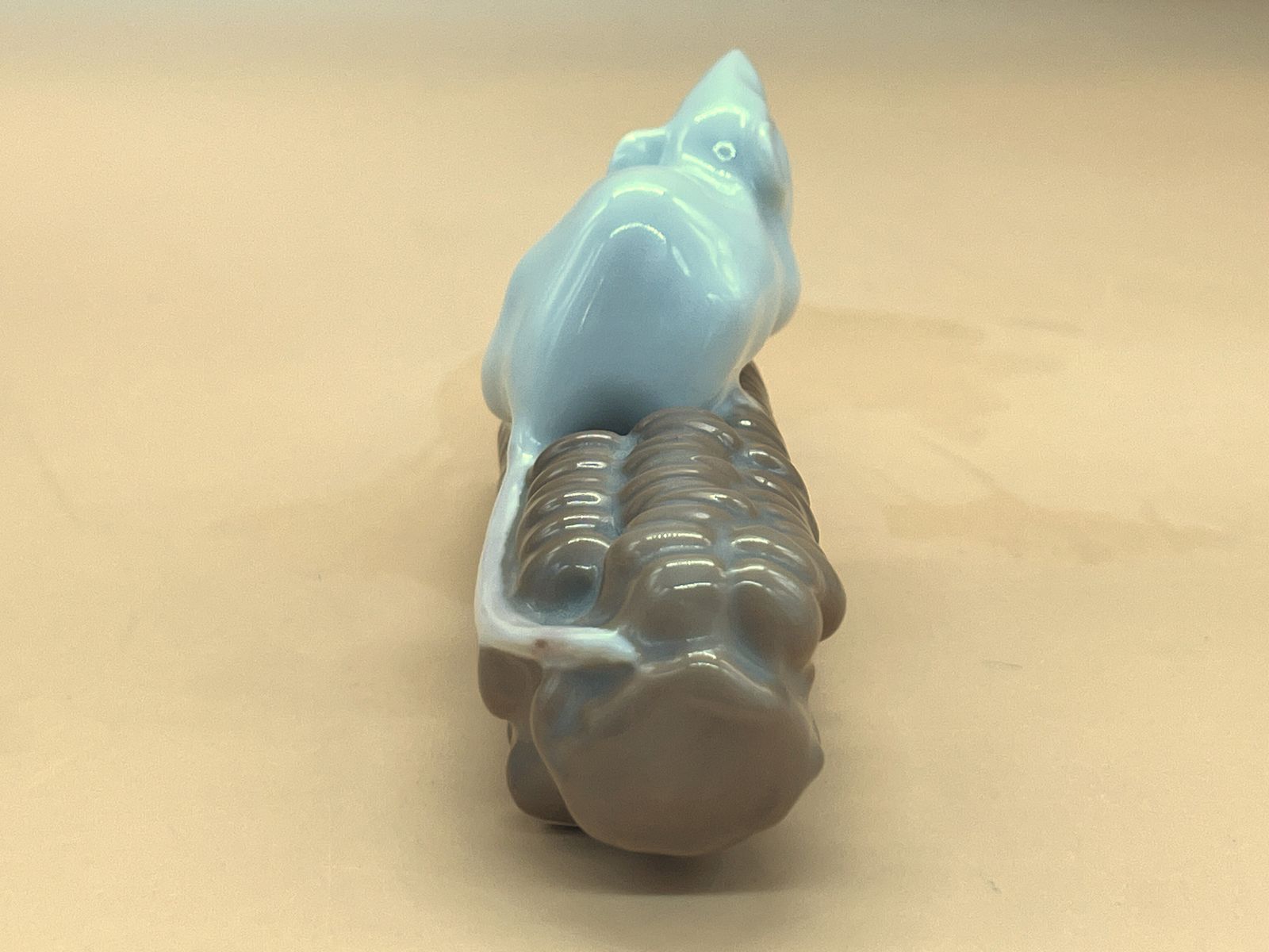 Royal Copenhagen Porcelain Rat op Maiskolf Figurine. No. 512. photo Woonaccessoires