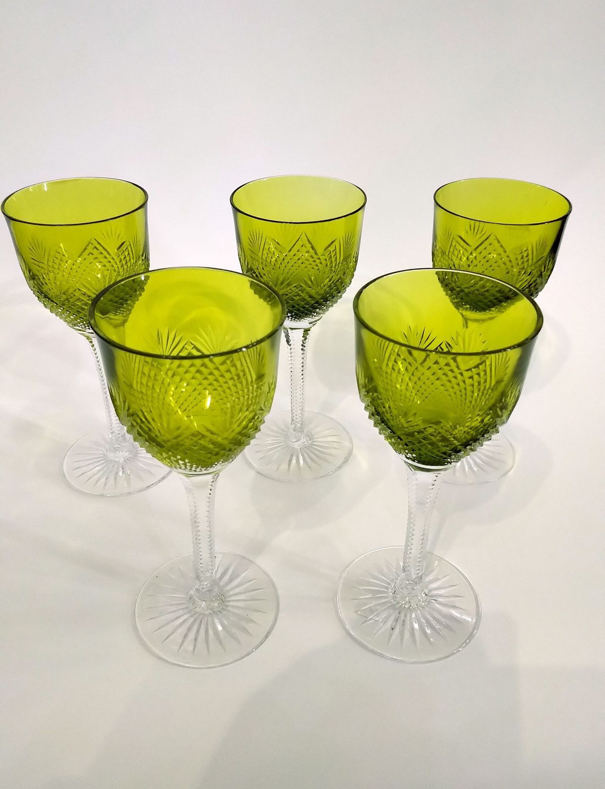 Gekleurde geslepen glazen, set van 5 photo Woonaccessoires