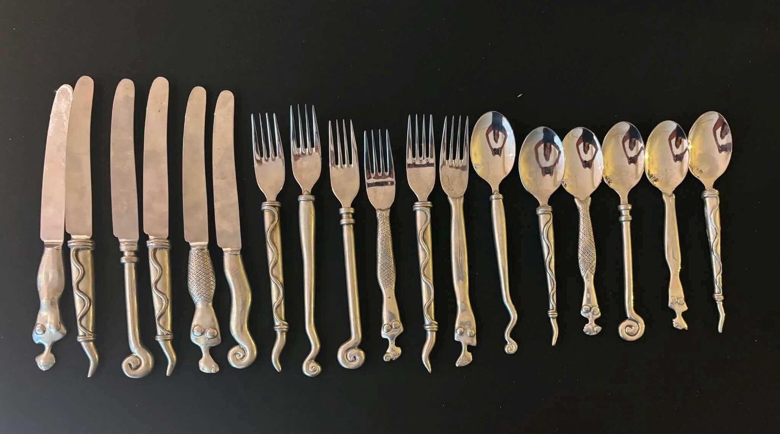 Carrol Boyes Zeldzame 18-delige Bestekset uit 1989, Vroeg Pewter Functional Art Flatware, Zuid-Afrikaans Brutalistisch Sculpturaal Tafelgerei photo for sale