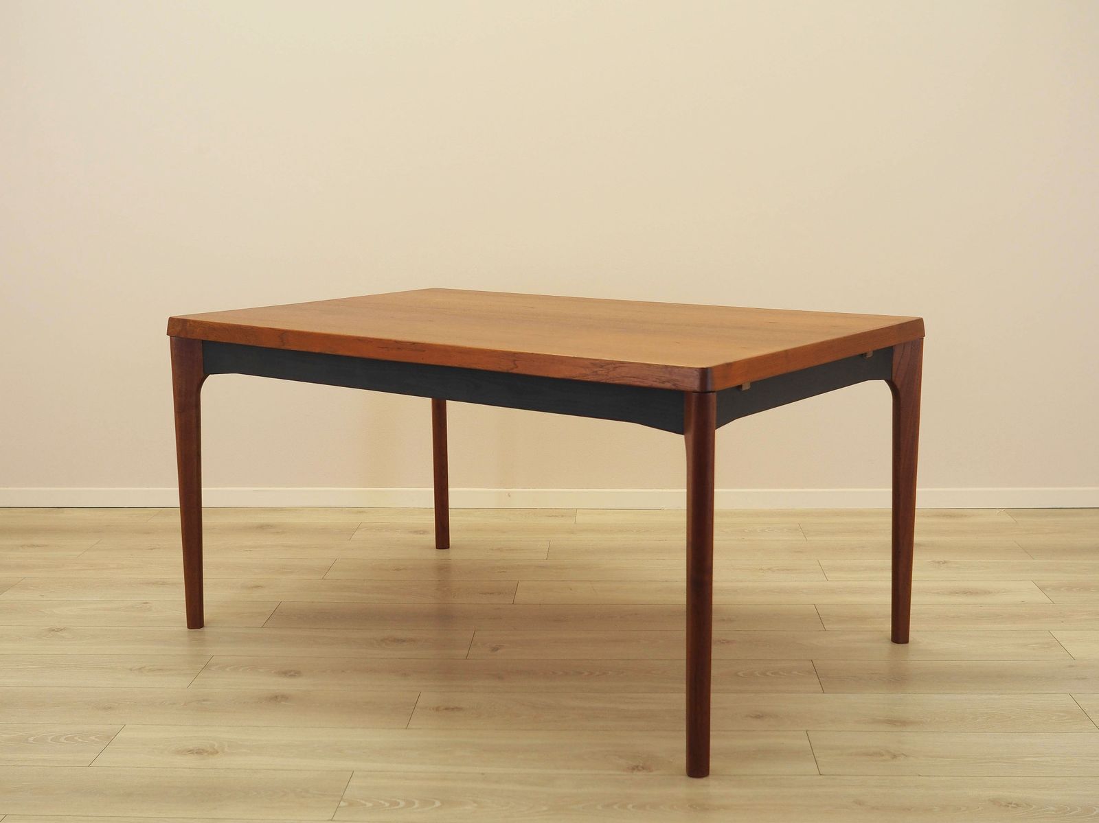 Teakhouten uitschuifbare eettafel van Henning Kjærnulf, Vejle Stole & Møbelfabrik, Denemarken, jaren 1960 photo for sale