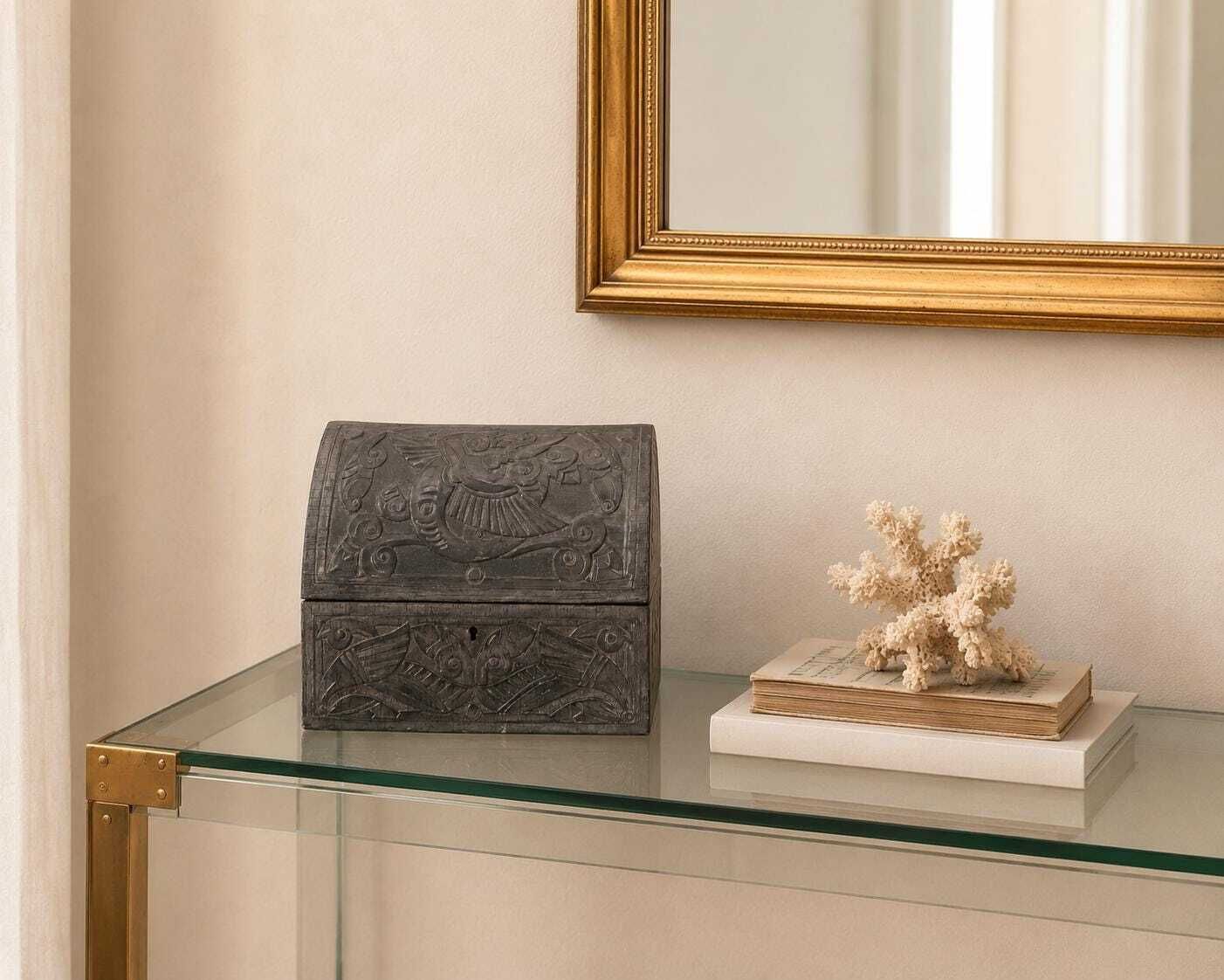 Frans art nouveau tinnen cassette, repoussé en gehamerd tin, ca. 1900-1915, toegeschreven aan de stijl van Daguet, art deco Frankrijk Alfred Daguet photo furniture