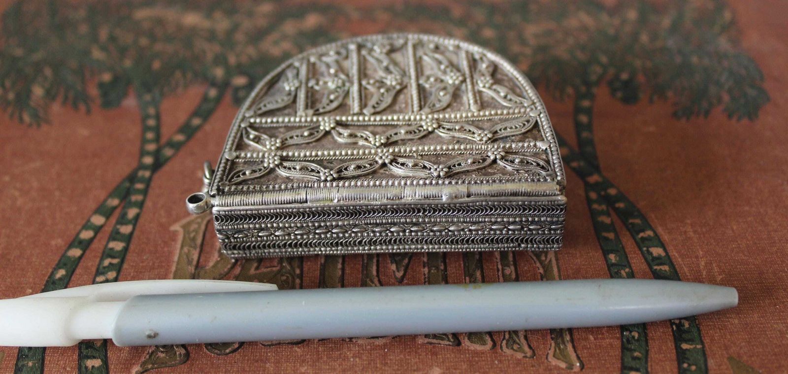 Mahfaza du Yémen d'époque en argent, bourse de ceinture, épingle amovible, passant de ceinture au dos, poinçon de fabricant, fait main, filigrane, pochette, Sanduq photo 140.0