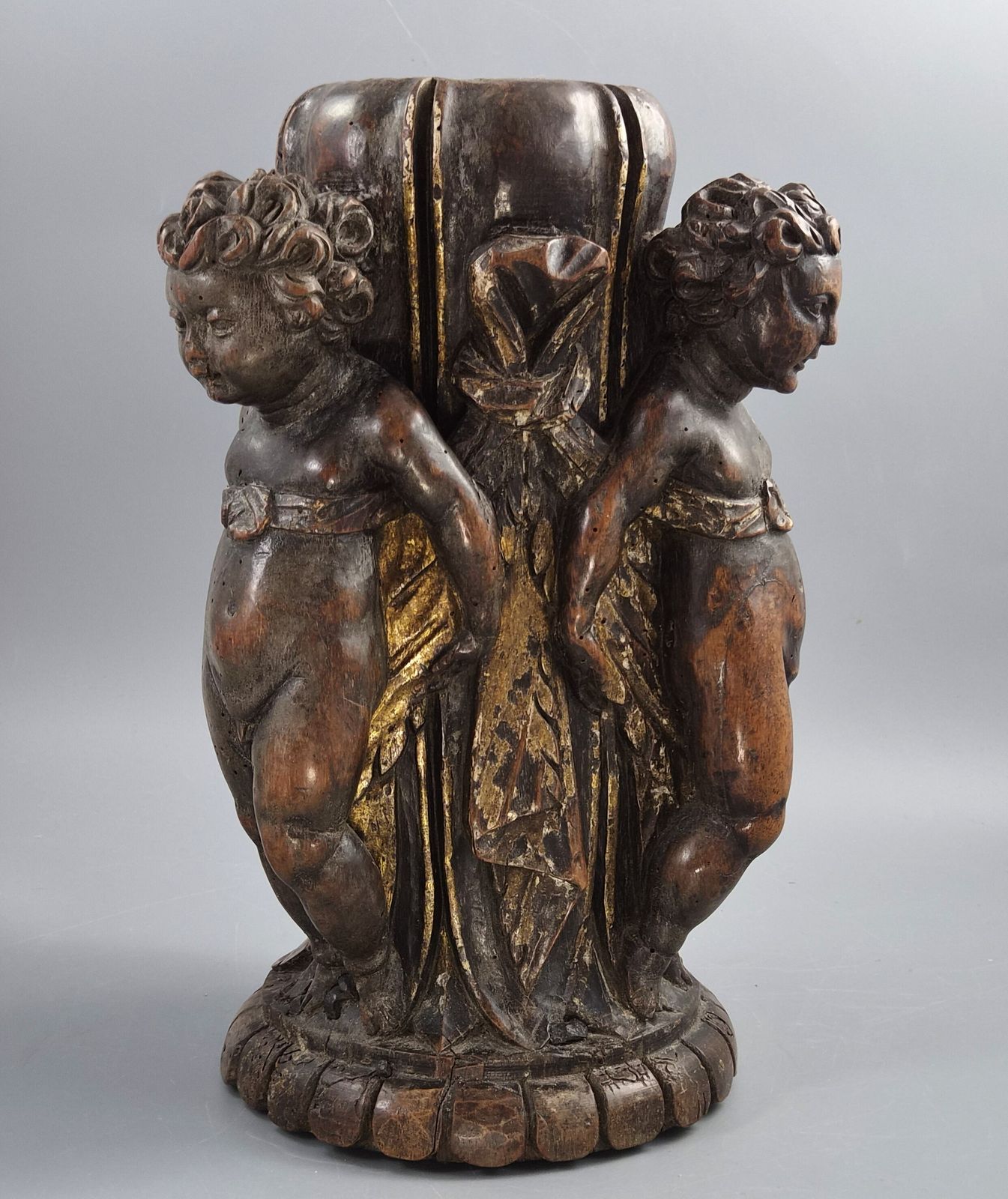 Italiaanse Barok Gesneden Walnoten Torchièrevoet, Drie Putti, Venetiaans, 17e 18e Eeuw photo vintage