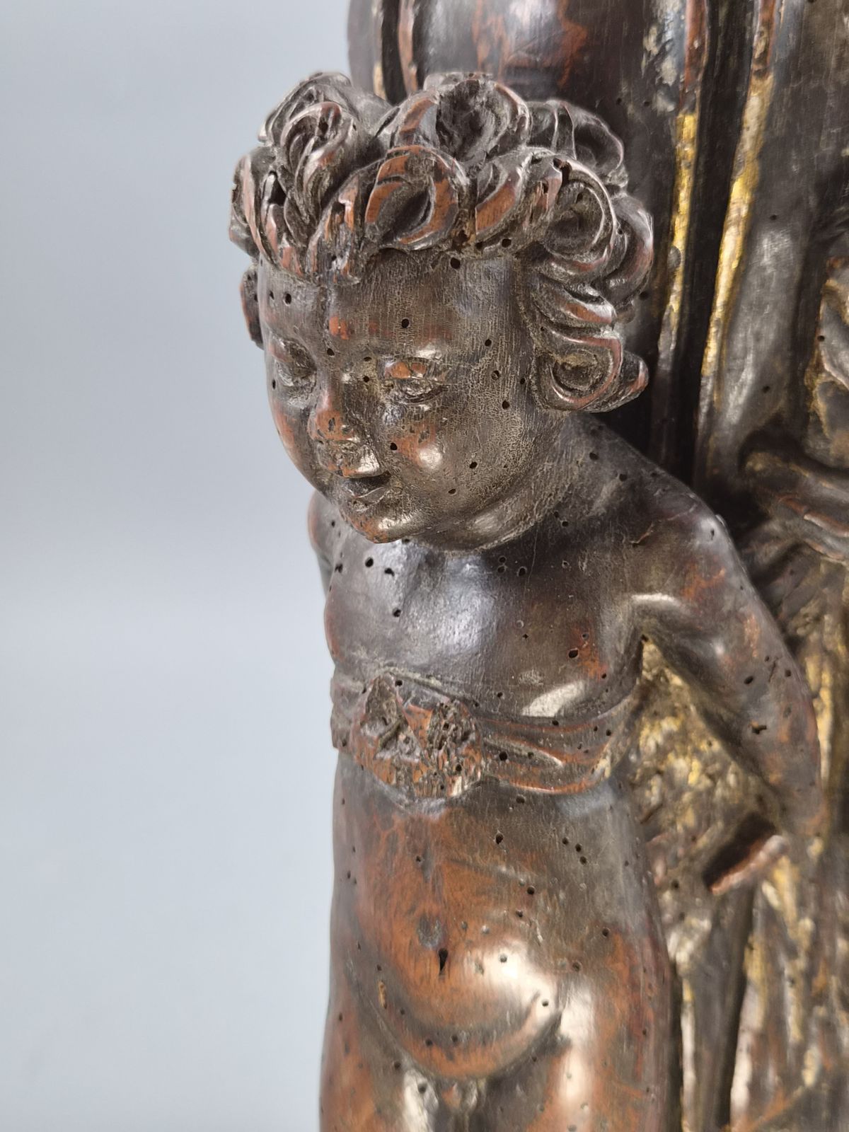 photo buy Italiaanse Barok Gesneden Walnoten Torchièrevoet, Drie Putti, Venetiaans, 17e 18e Eeuw