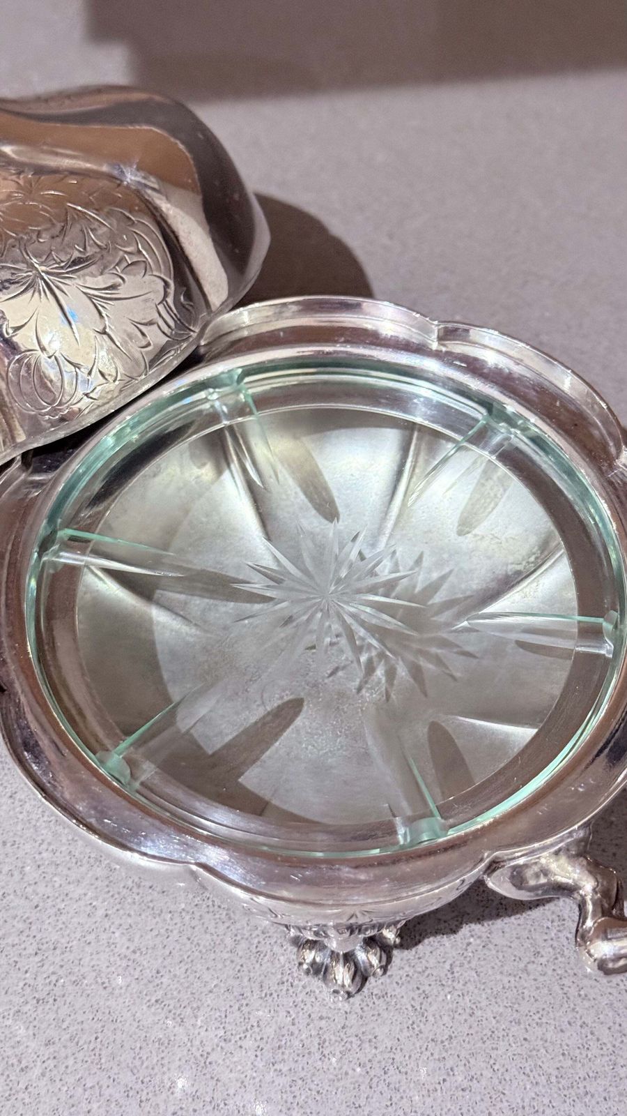 photo for sale Antiek decoratief kaviaarschaal serveerset, zilveren quadruple plate deksel, lepel
