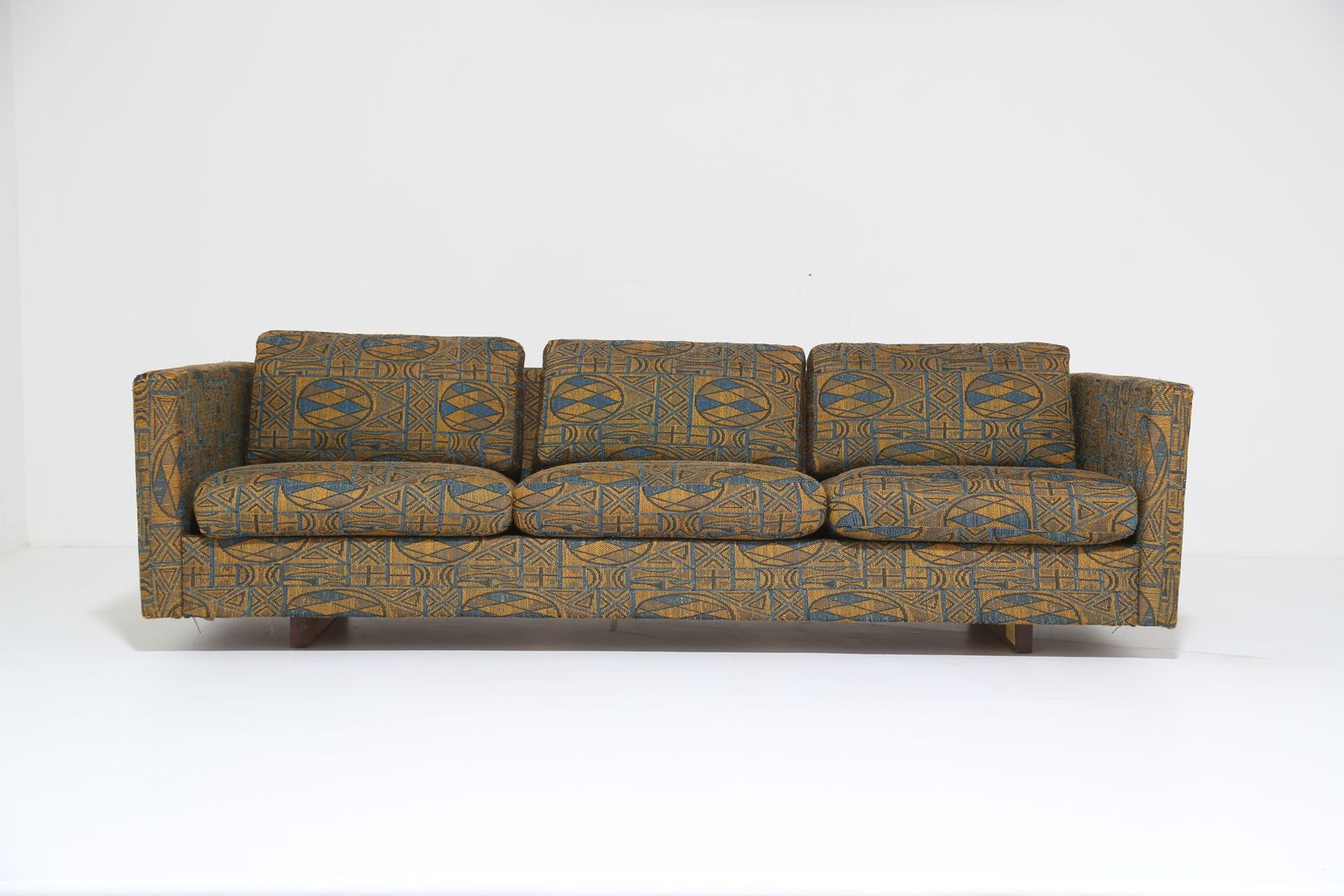 Meubels Mid-Century Modern Amerikaanse Tuxedo-bank met laag profiel van Shawnee Penn, jaren 1960. photo