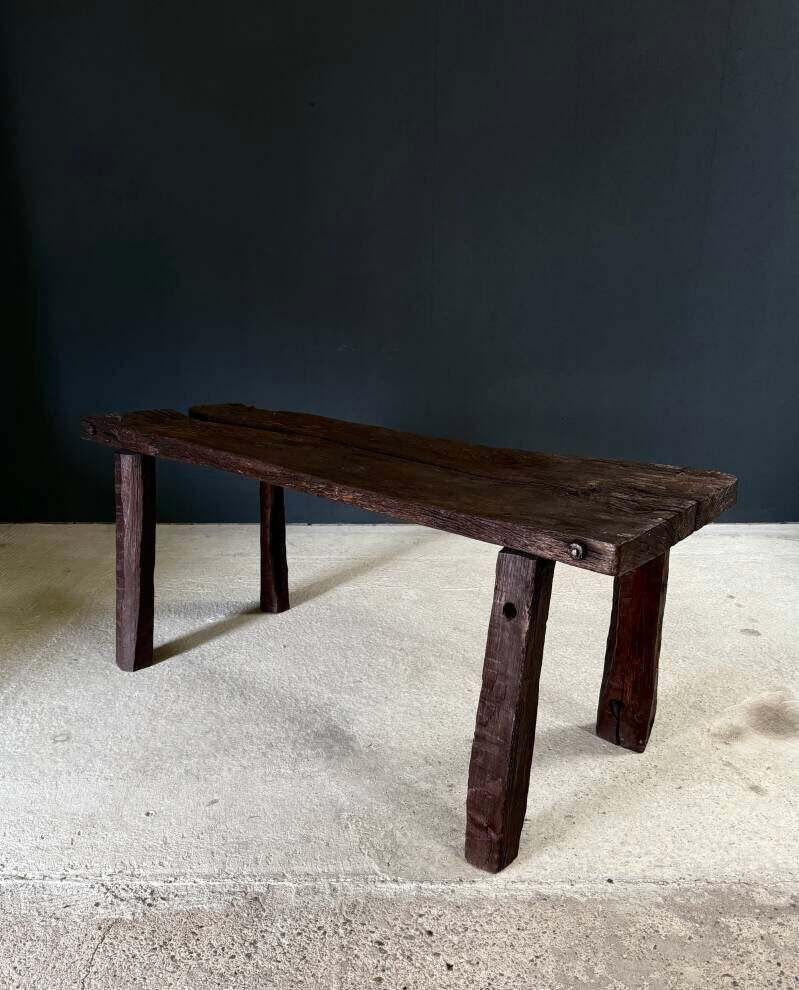 photo for sale Handgemaakte gebeeldhouwde werkbanktafel, begin 19e eeuw