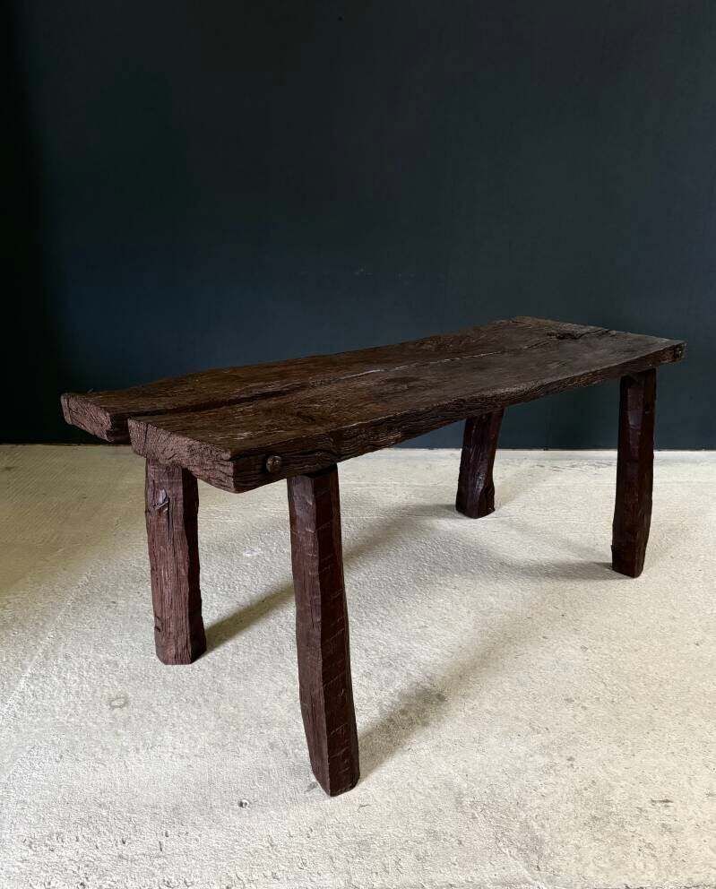 Meubels Handgemaakte gebeeldhouwde werkbanktafel, begin 19e eeuw photo