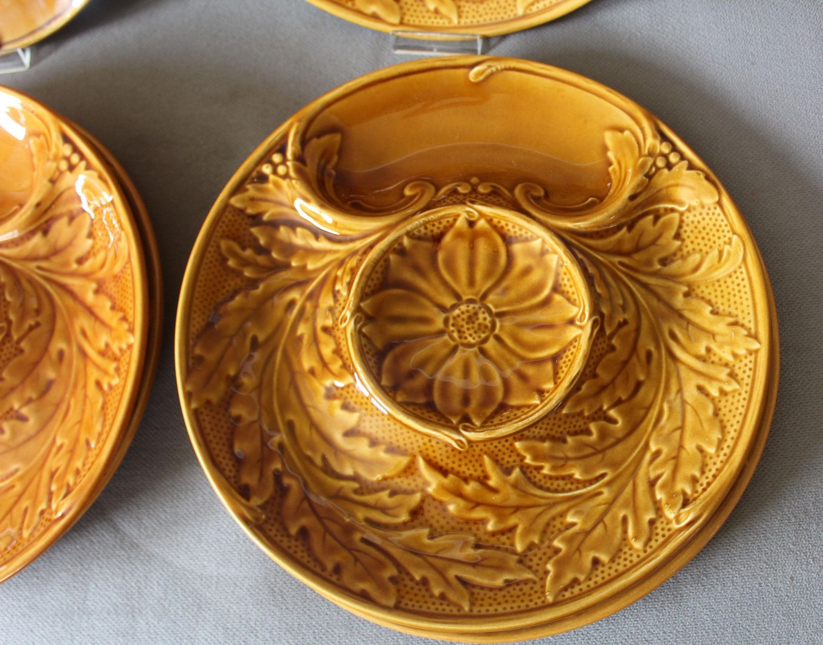 Set van 6 vintage Franse Gien honingbruin keramiek majolica artisjokborden, serveerschaal, verdeelborden, logo Gien France jaren 1960, amber photo buy