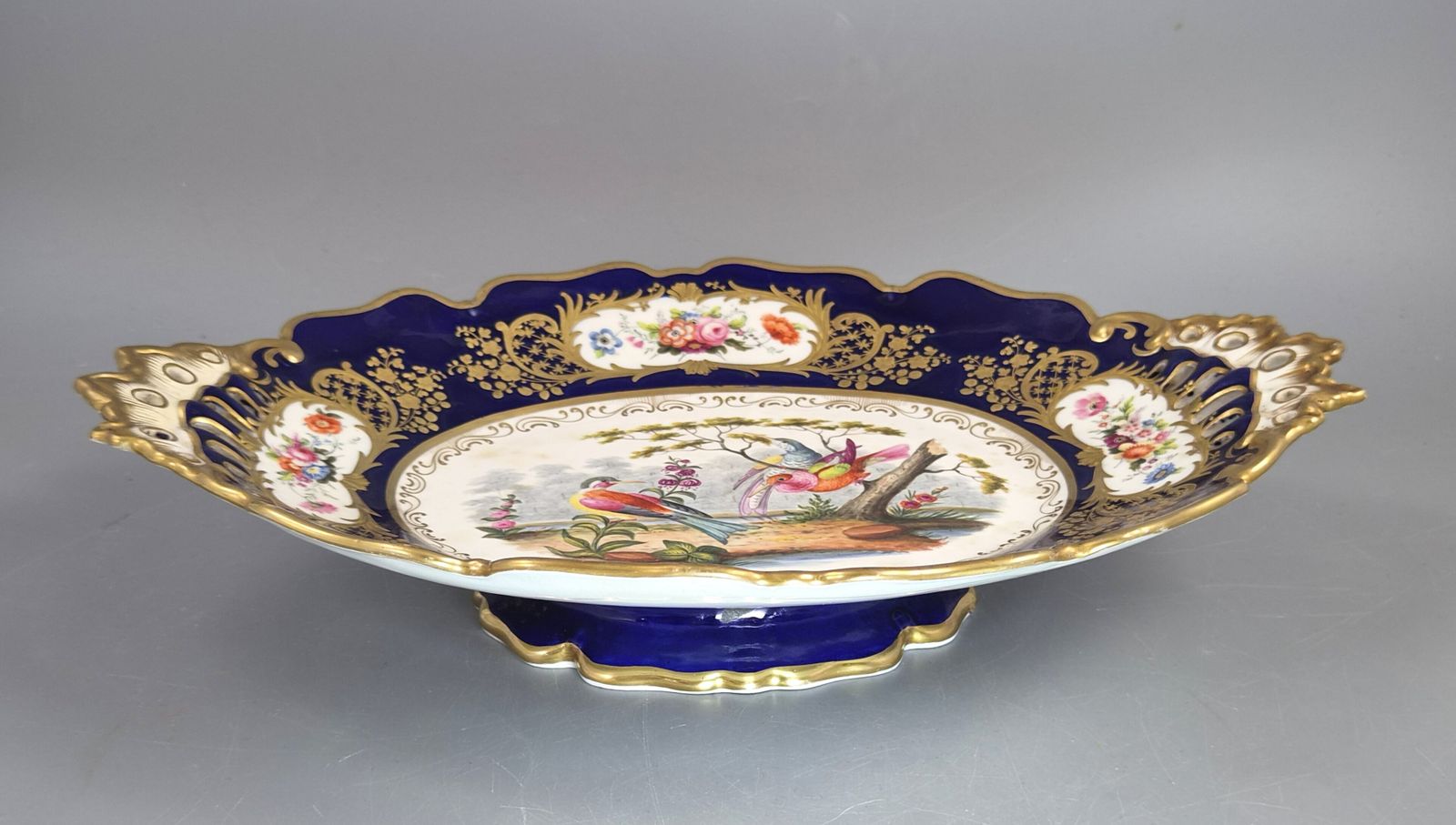 Antiek Engels ovaal schaal met Fancy Birds, toegeschreven aan Coalport, kobaltblauw, ca. 1840-1850 photo 600.0