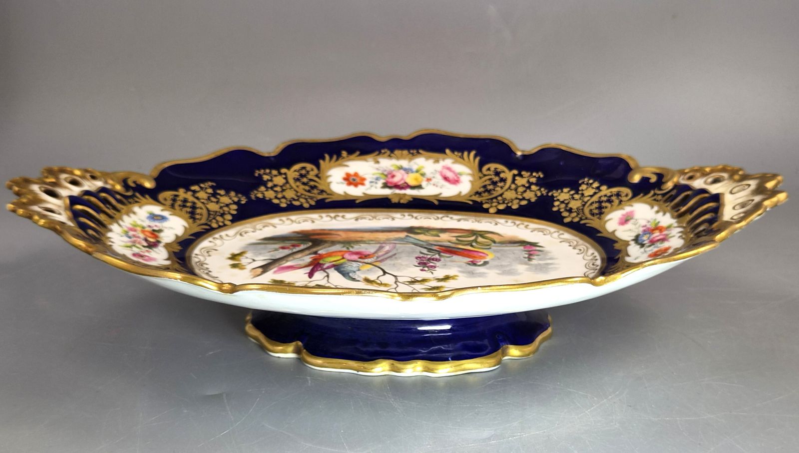 Antiek Engels ovaal schaal met Fancy Birds, toegeschreven aan Coalport, kobaltblauw, ca. 1840-1850 photo buy