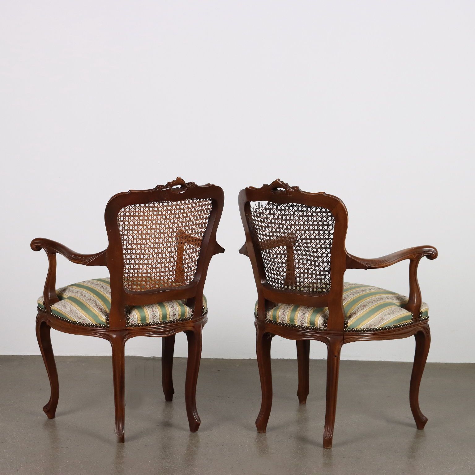 photo furniture Pair Of Walnut Armchairs In Barocchetto Style