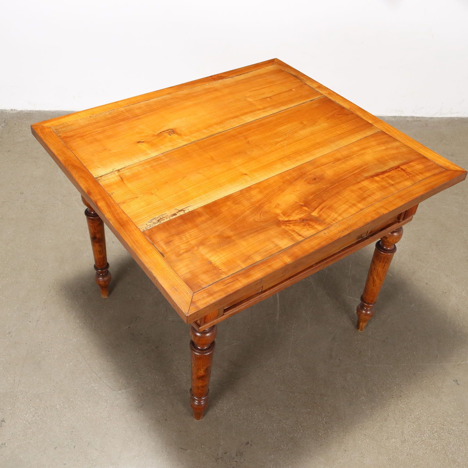 Kersenhout tafel uit de 20e eeuw, Italië photo for sale