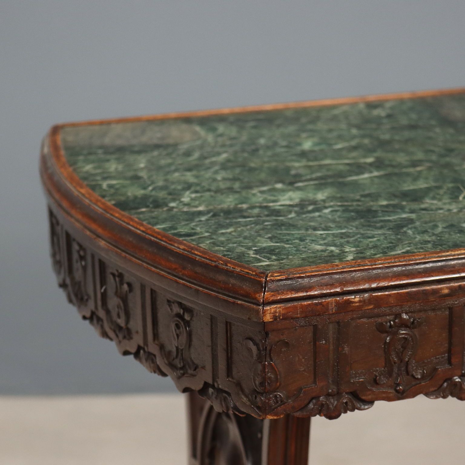 Walnoten Salontafel Met Groen Marmer photo for sale