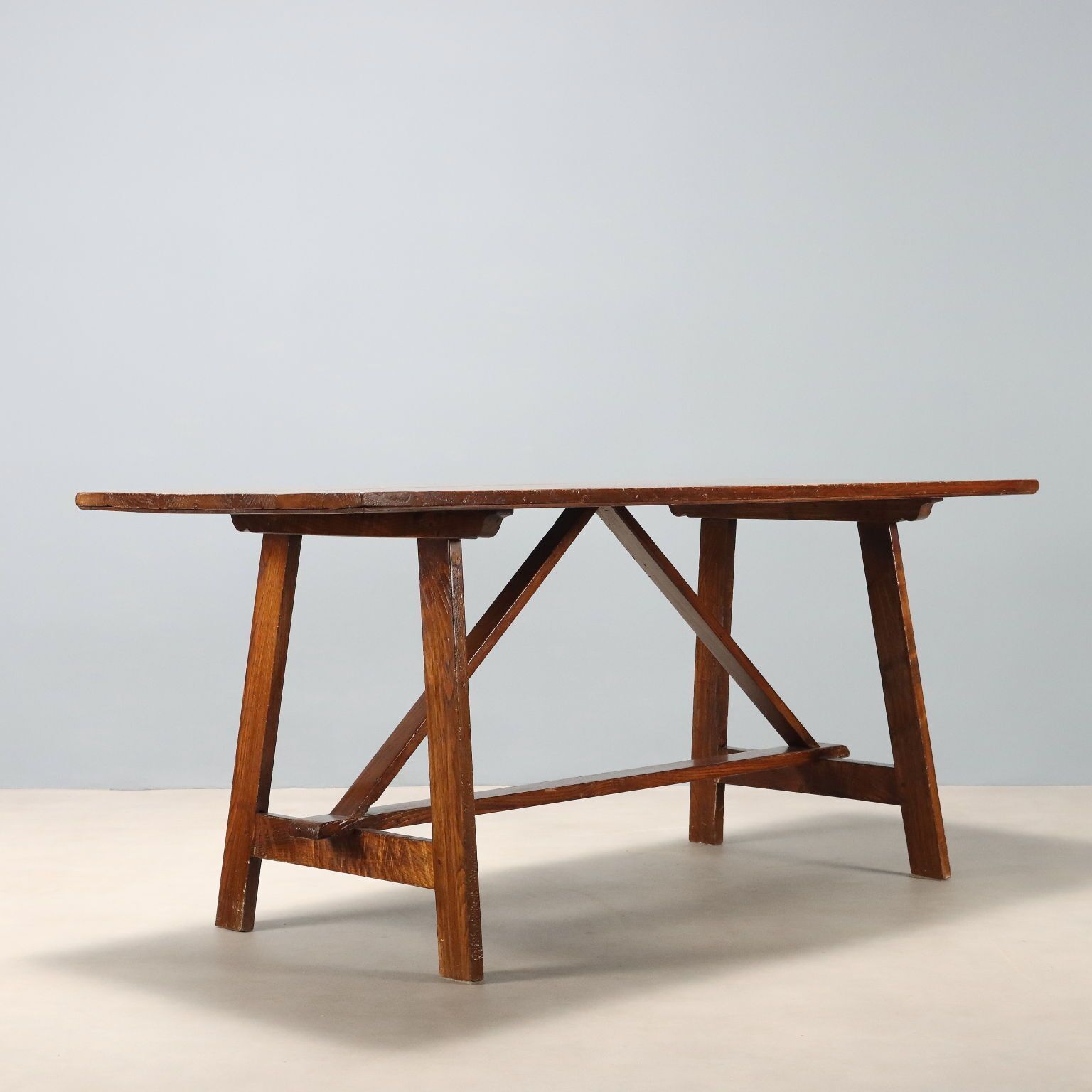 Antieke tafel, eikenhout, Italië, 19e eeuw photo vintage