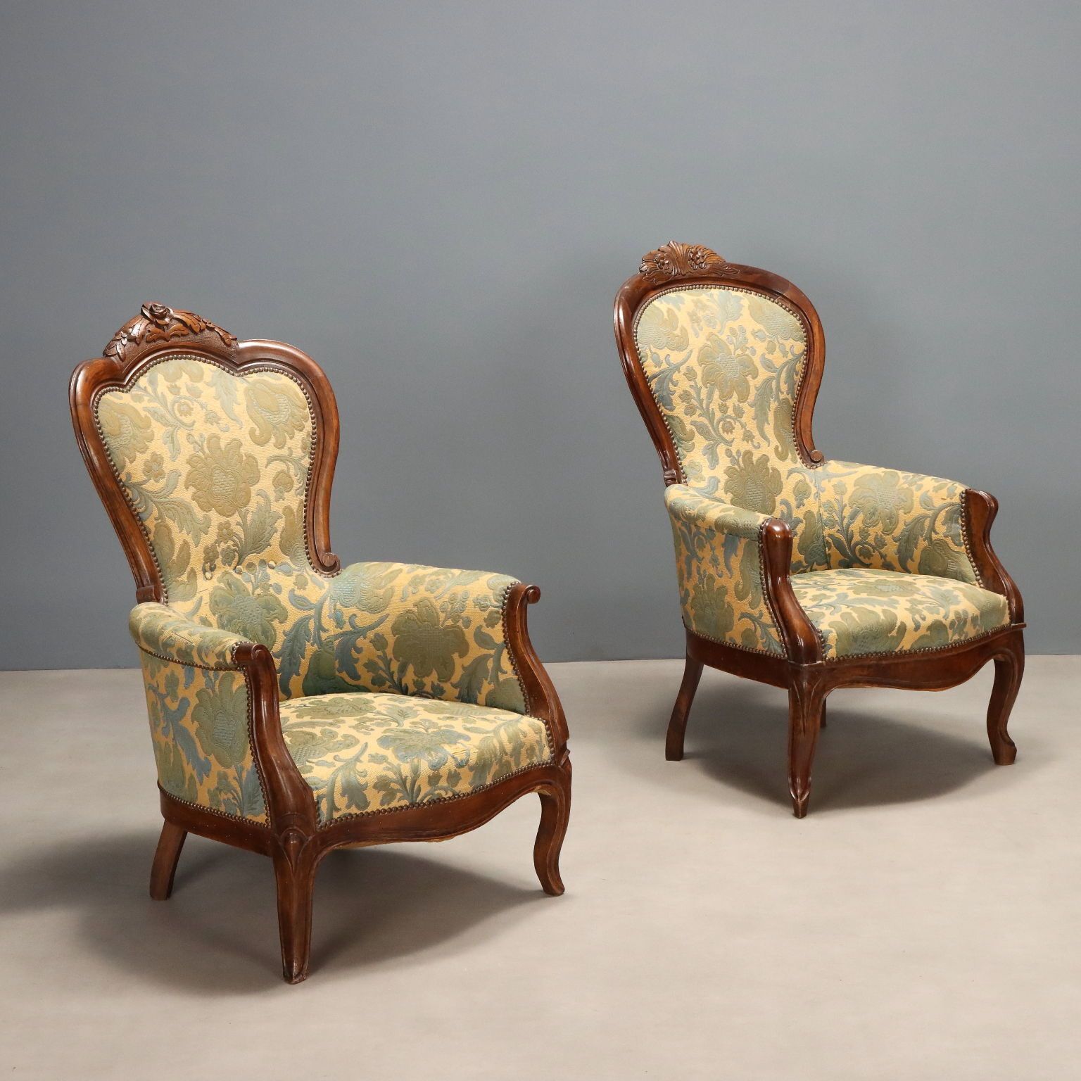 Luigi Filippo fauteuils in walnoot