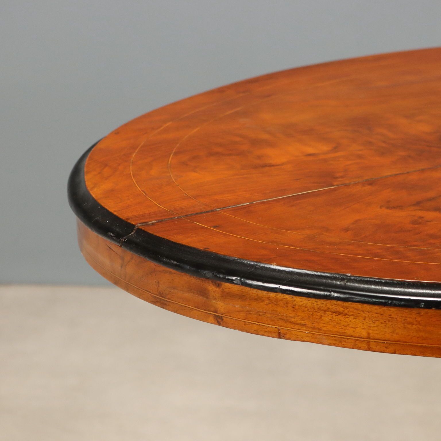 Antique Table Walnut Inlaid Top United Kingdom XIX Century photo 570.0