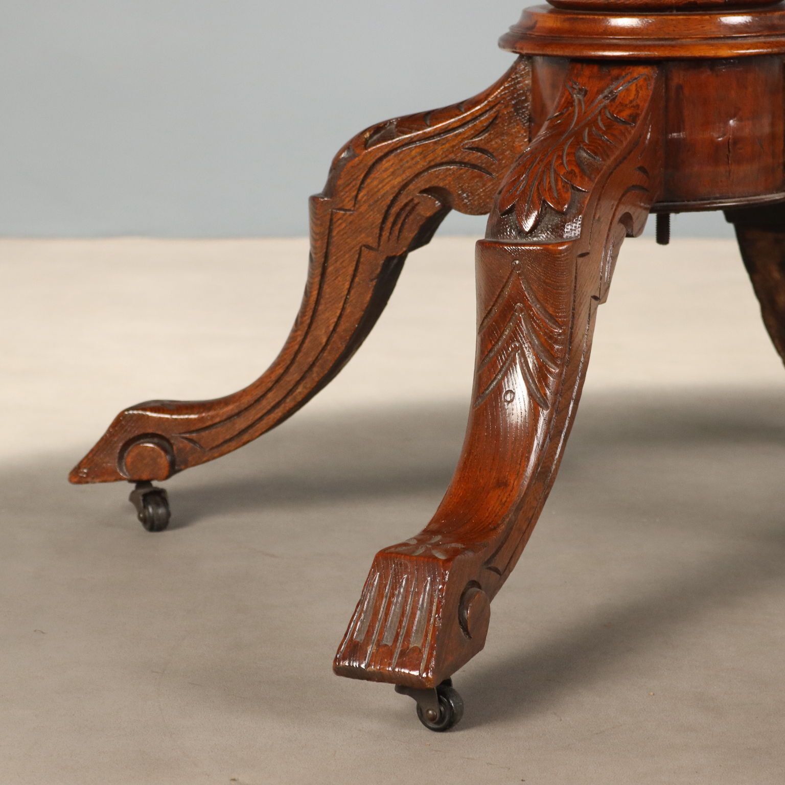 photo furniture Table d'appoint d'époque en noyer, plateau marqueté, Royaume-Uni, XIXe siècle