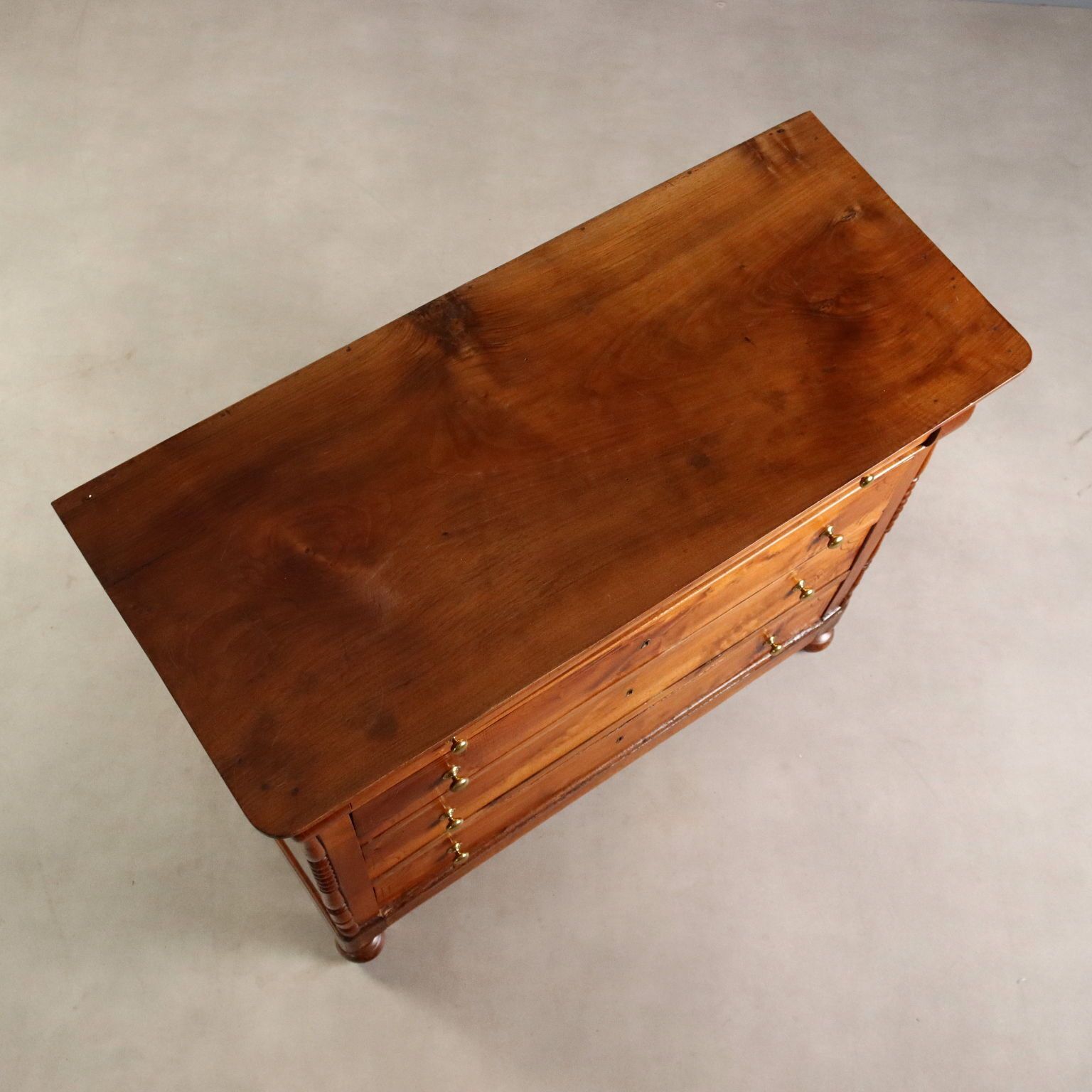 photo furniture Ladekast Louis-Philippe Walnoot Italië 19e Eeuw