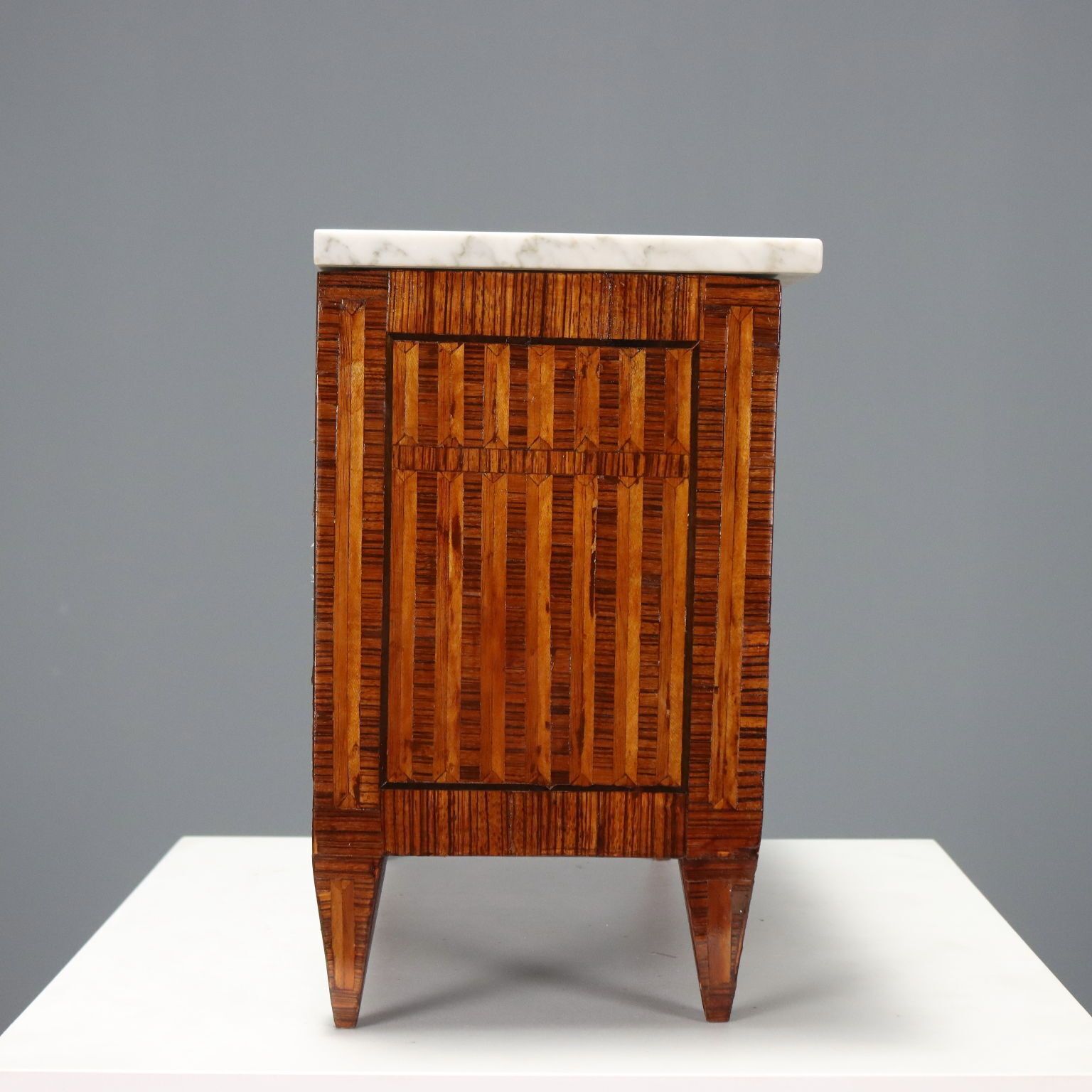 photo for sale Kleine ladekast, neoclassicistische stijl, 20e eeuw