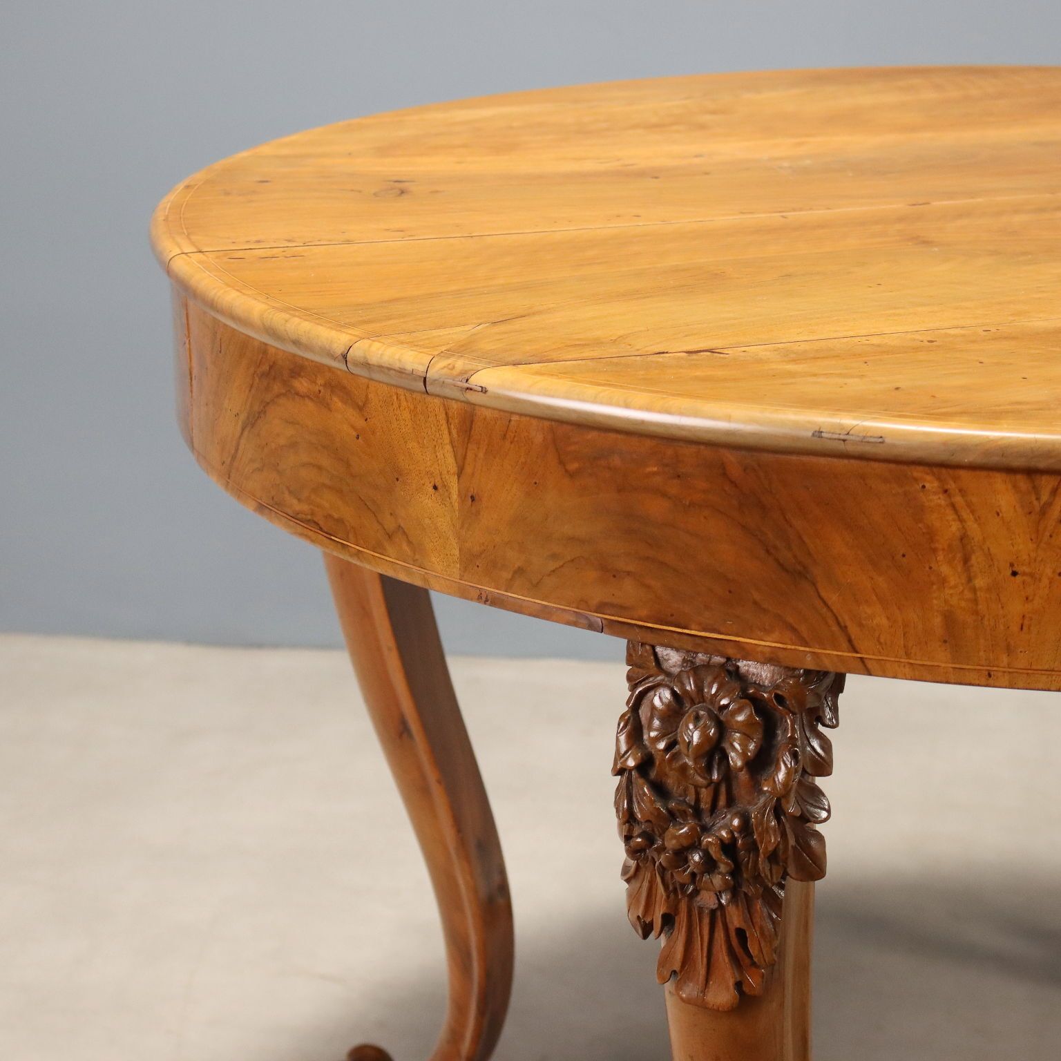 Walnoothouten tafel, Italië, 19e eeuw photo for sale
