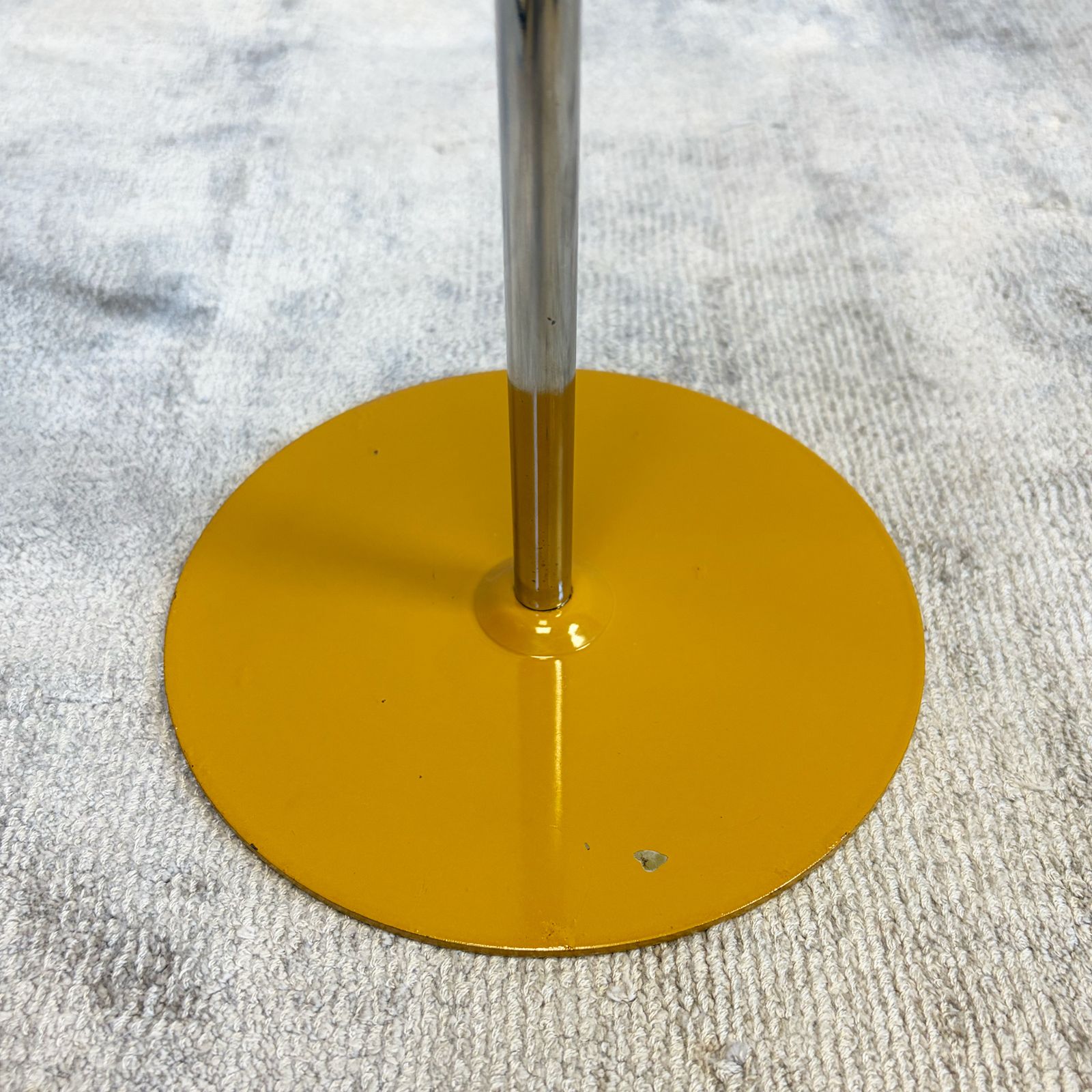 photo furniture Prova Mustard Enamelled Metal And Aluminium Adjustable Desk Lamp, Italy