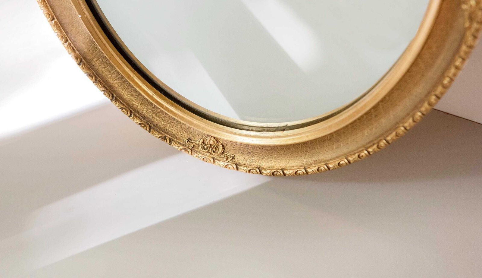 Vintage Dutch Oval Gold Mirror – Ornate Gilt Wall Mirror – 1960s Mid Century Decorative Mirror photo Home Decor