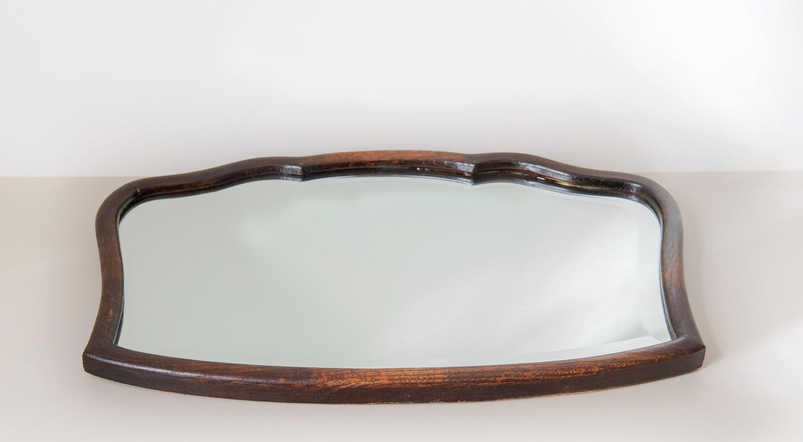 Antieke eiken wandspiegel   Geschulpte houten lijst   Spiegel met geslepen glas   Brede Nederlandse Victoriaanse spiegel photo buy