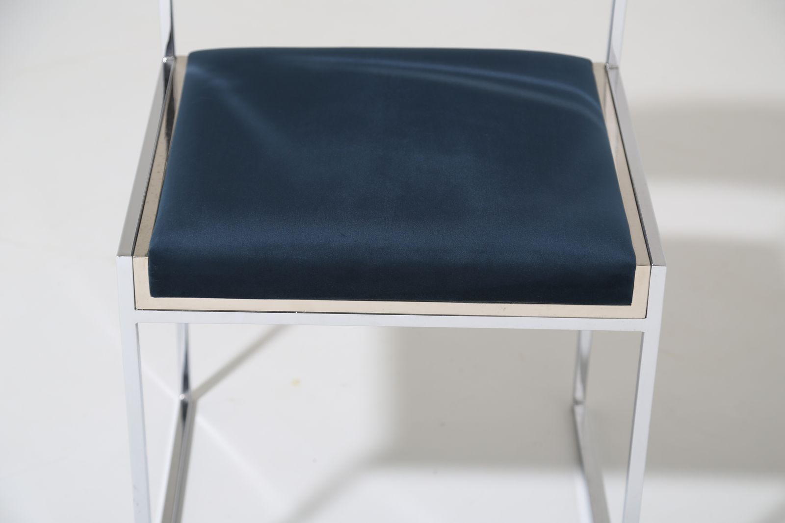 photo furniture Mid Century Modern Italian Navy Blue Velvet And Chrome Chair By Willy Rizzo For Mario Sabot, 1970s.