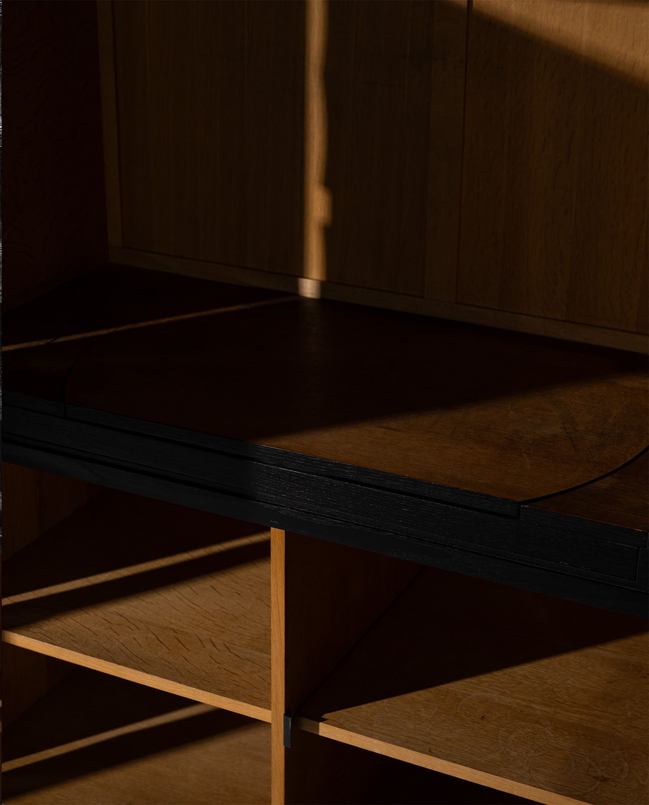 Brutalist Cabinet in Black Stained Oak, J. Batenburg, België, jaren 1970 photo vinterior