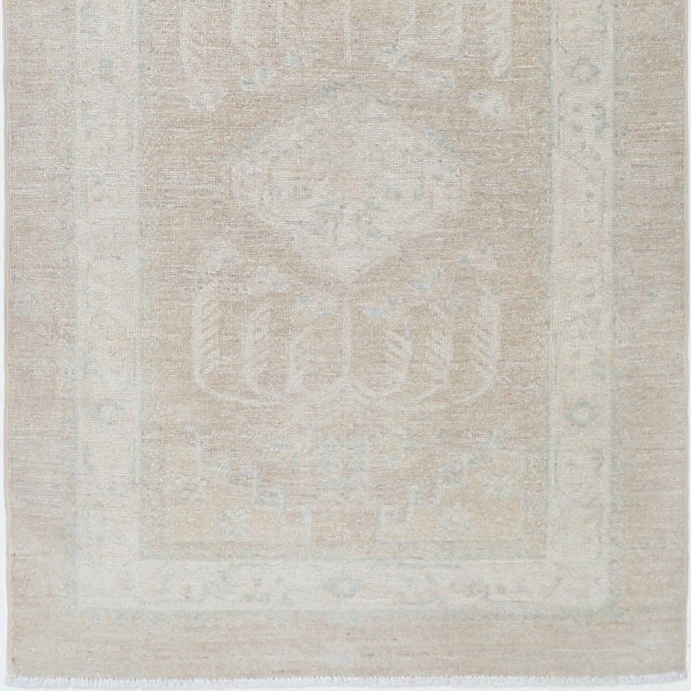 Tapis de couloir noué main 0,84 x 2,32 m. Tapis de cuisine. Tapis de couloir beige photo buy
