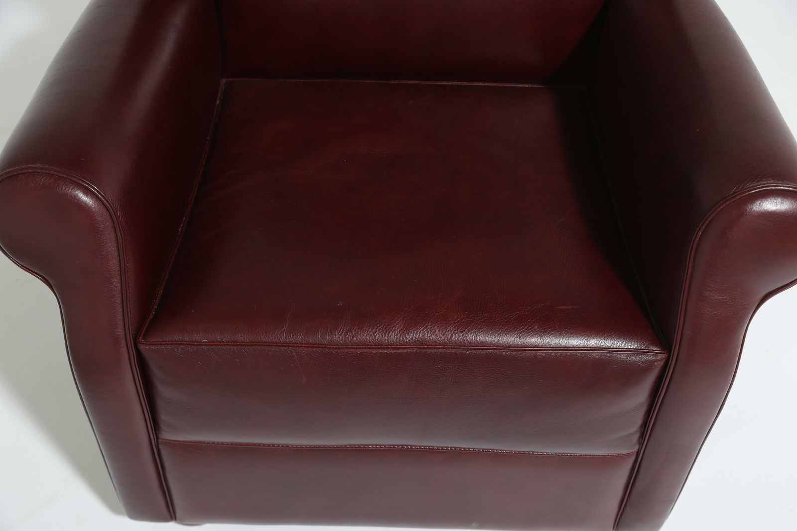 photo vintage Paar art deco stijl Italiaanse bordeauxrode leren clubfauteuils van Fratelli Mascheroni