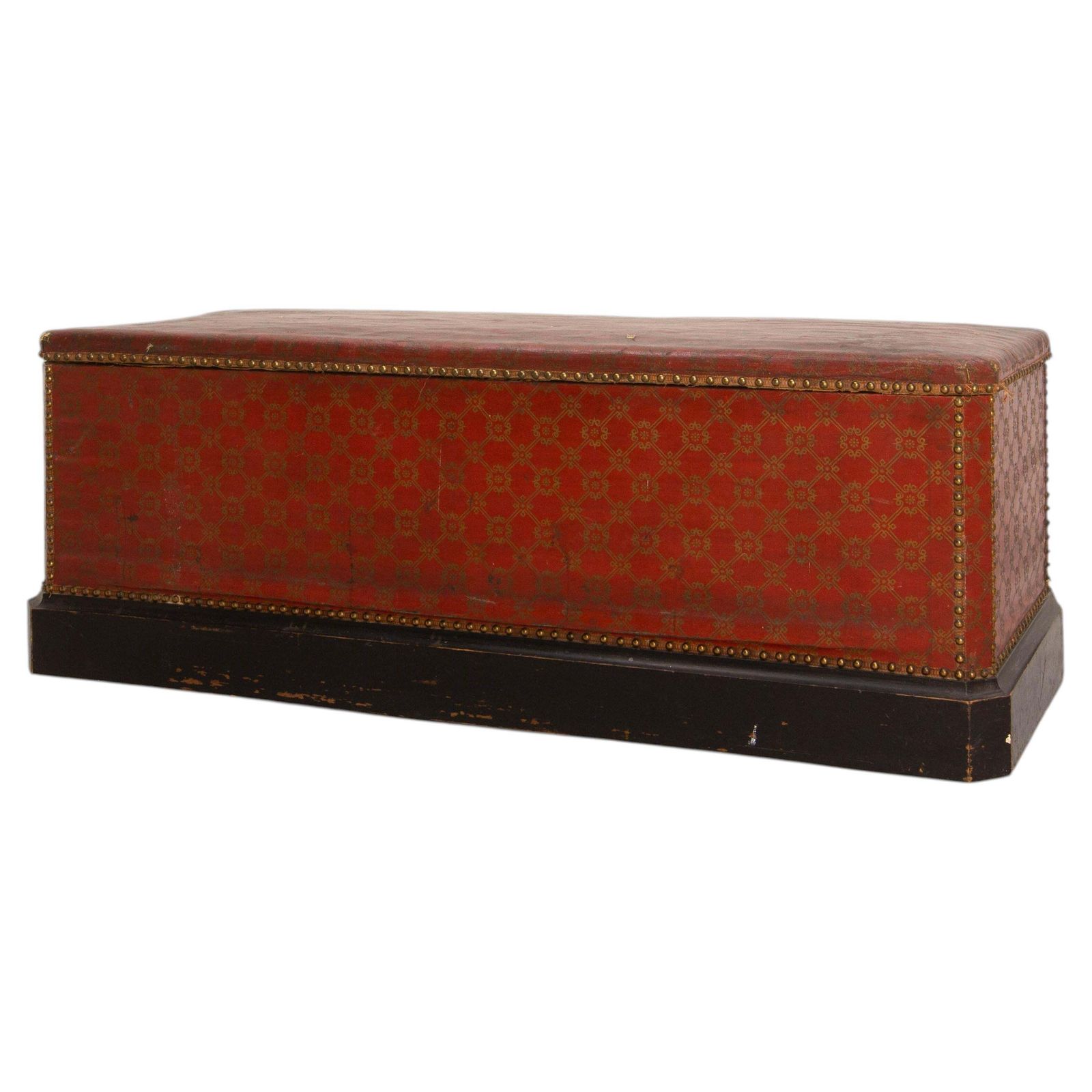 Coffre-banc d'époque rouge et doré, clous en laiton, pin rustique, français
