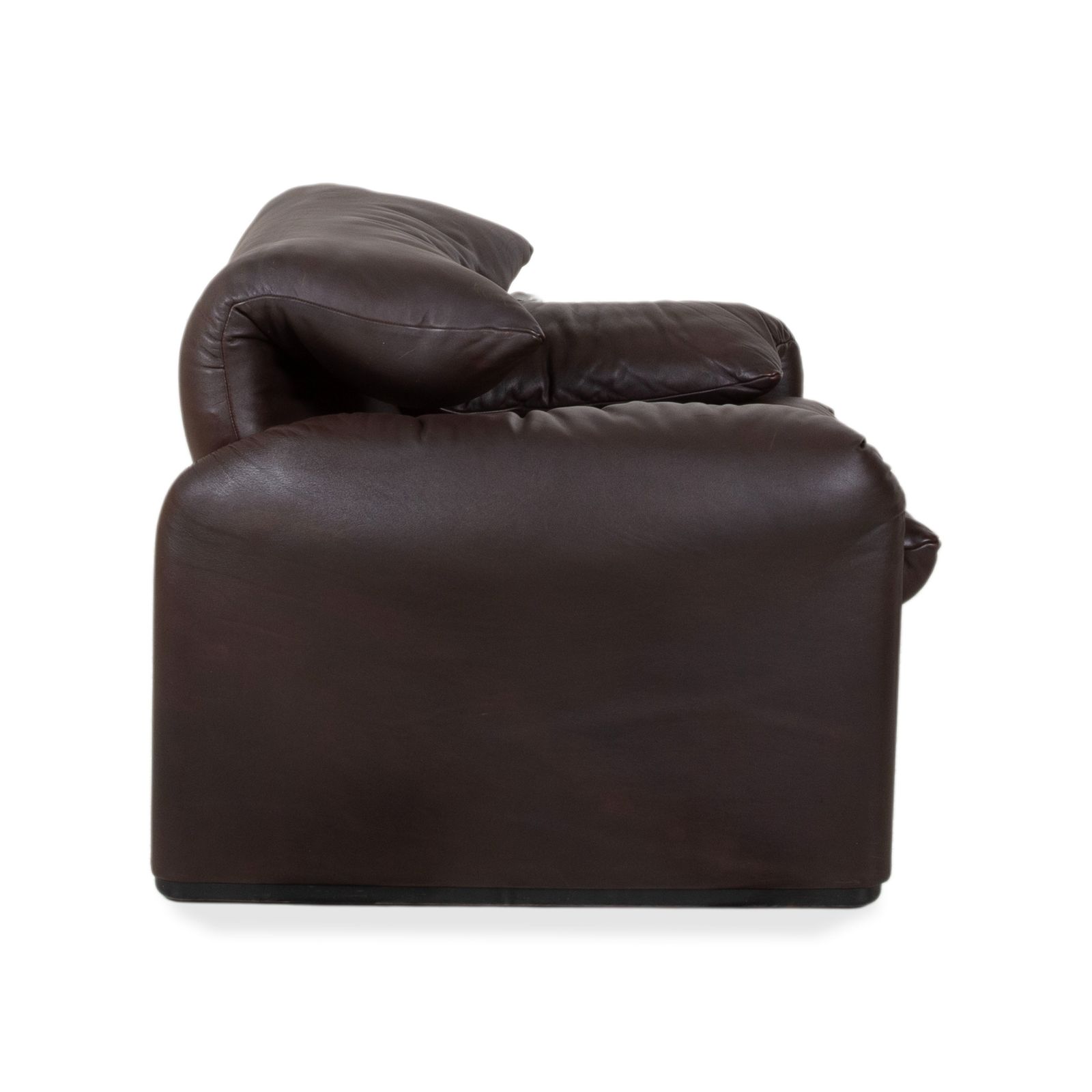 Mobilier Fauteuil Cassina Maralunga en cuir brun espresso, fonction manuelle photo