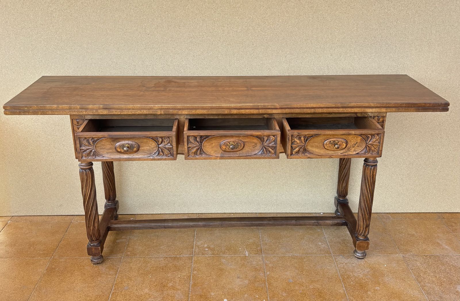 3420.0 Spaanse Walnoten Klaptafel met Drie Lades, jaren 1930 photo