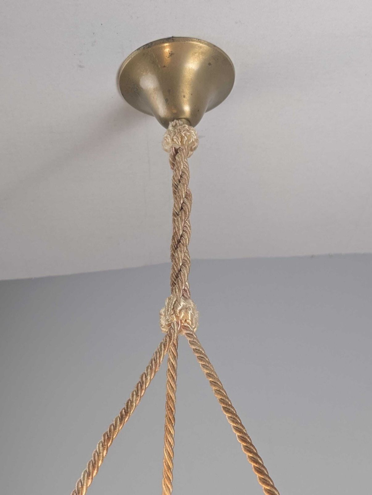 photo for sale Suspension Art Déco française en verre moulé rose, motif floral, par Degué, années 1930