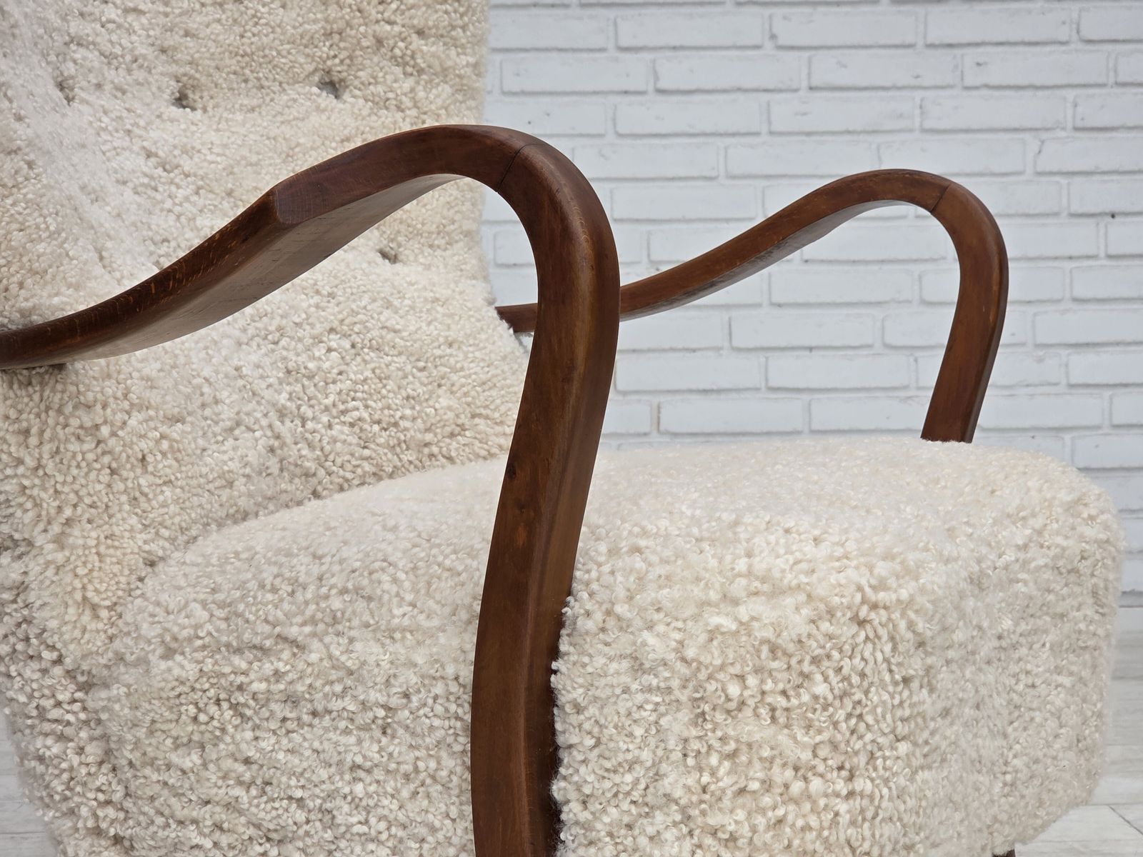 Ca. jaren 1960, Deens design van Alfred Christensen, opnieuw bekleed, echt schapenleer. photo for sale