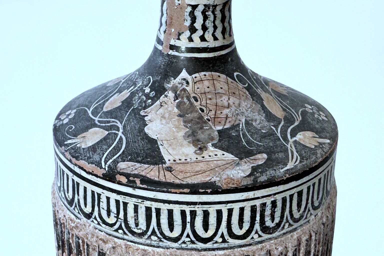 Lekythos van Gnathia, Attische stijl, 4e eeuw v.Chr. photo for sale