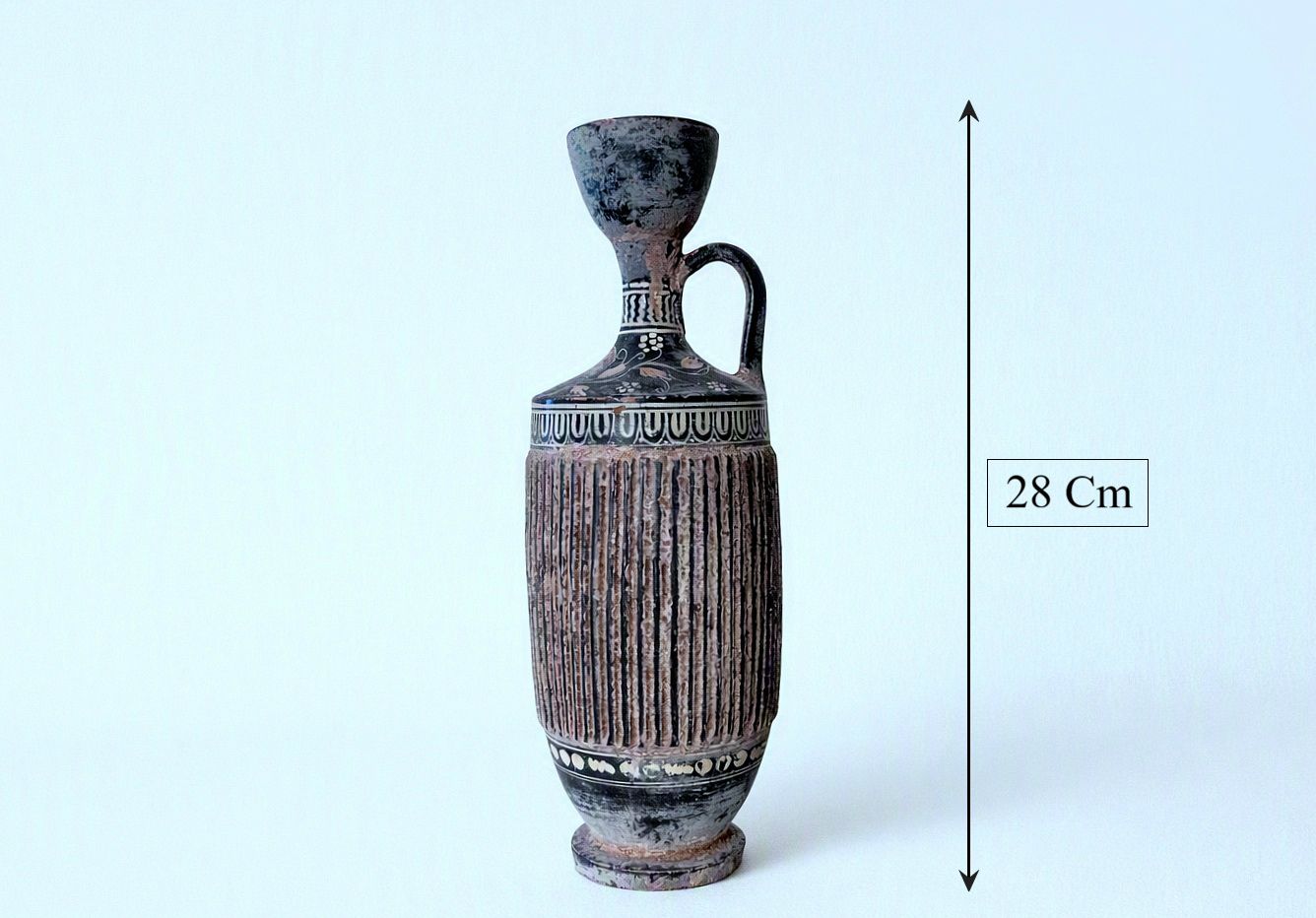 Lekythos van Gnathia, Attische stijl, 4e eeuw v.Chr. photo vintage