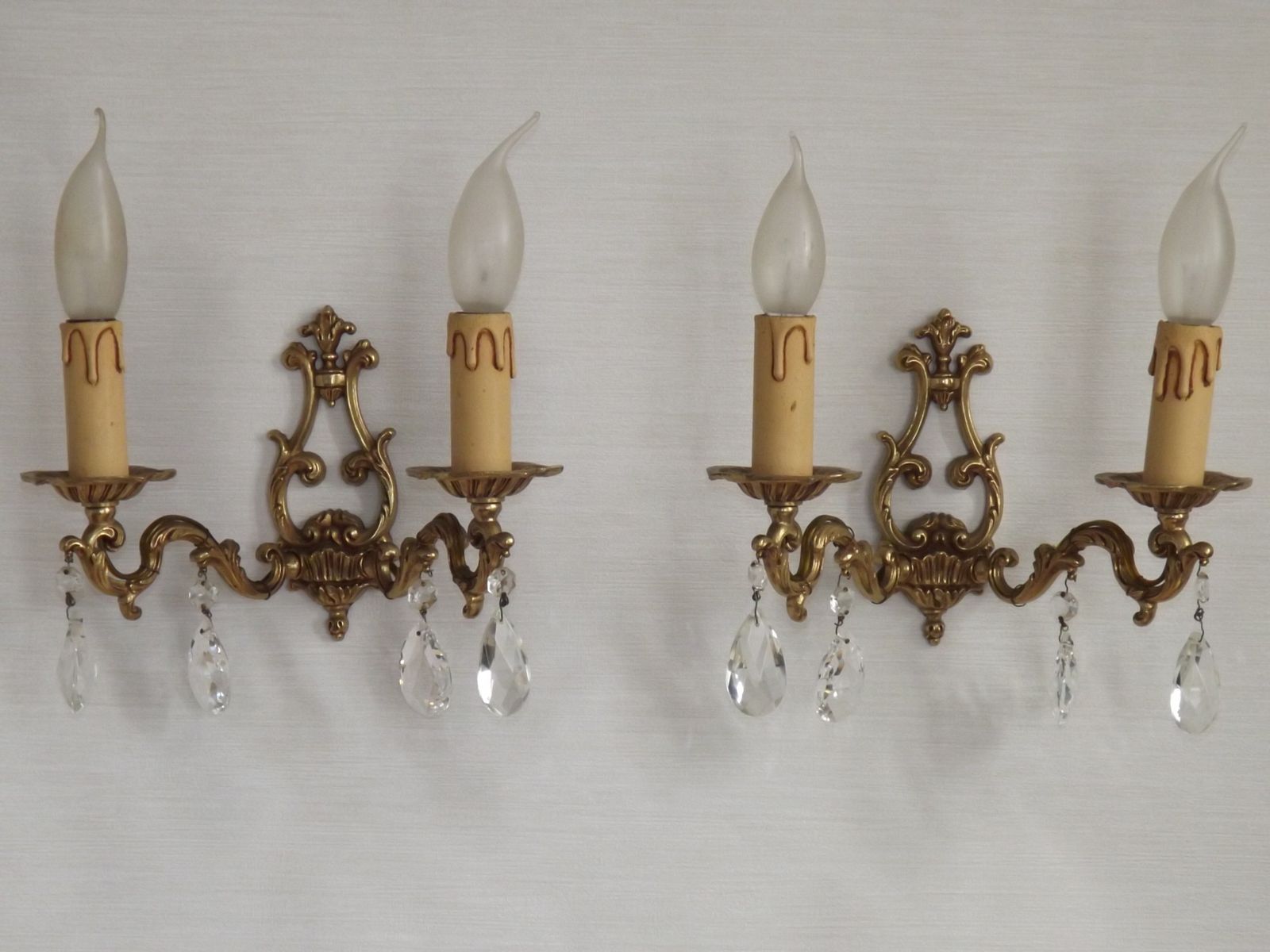 Paire d'appliques doubles vintage françaises en bronze coulé et cristal, à fond ouvert photo 170.0