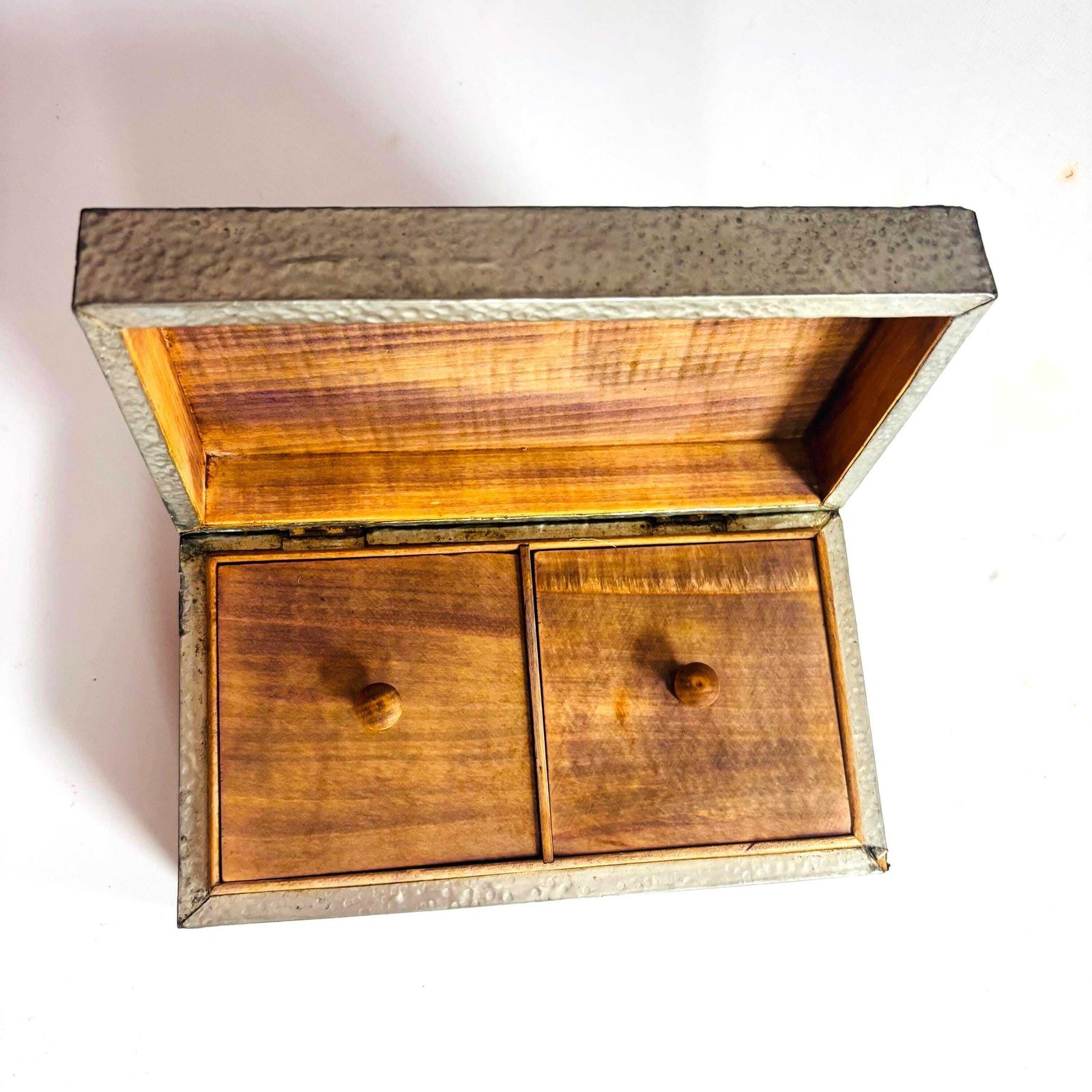 Boîte à thé d'époque Arts & Crafts en étain martelé, intérieur bois, 19 x 10 cm photo 89.0