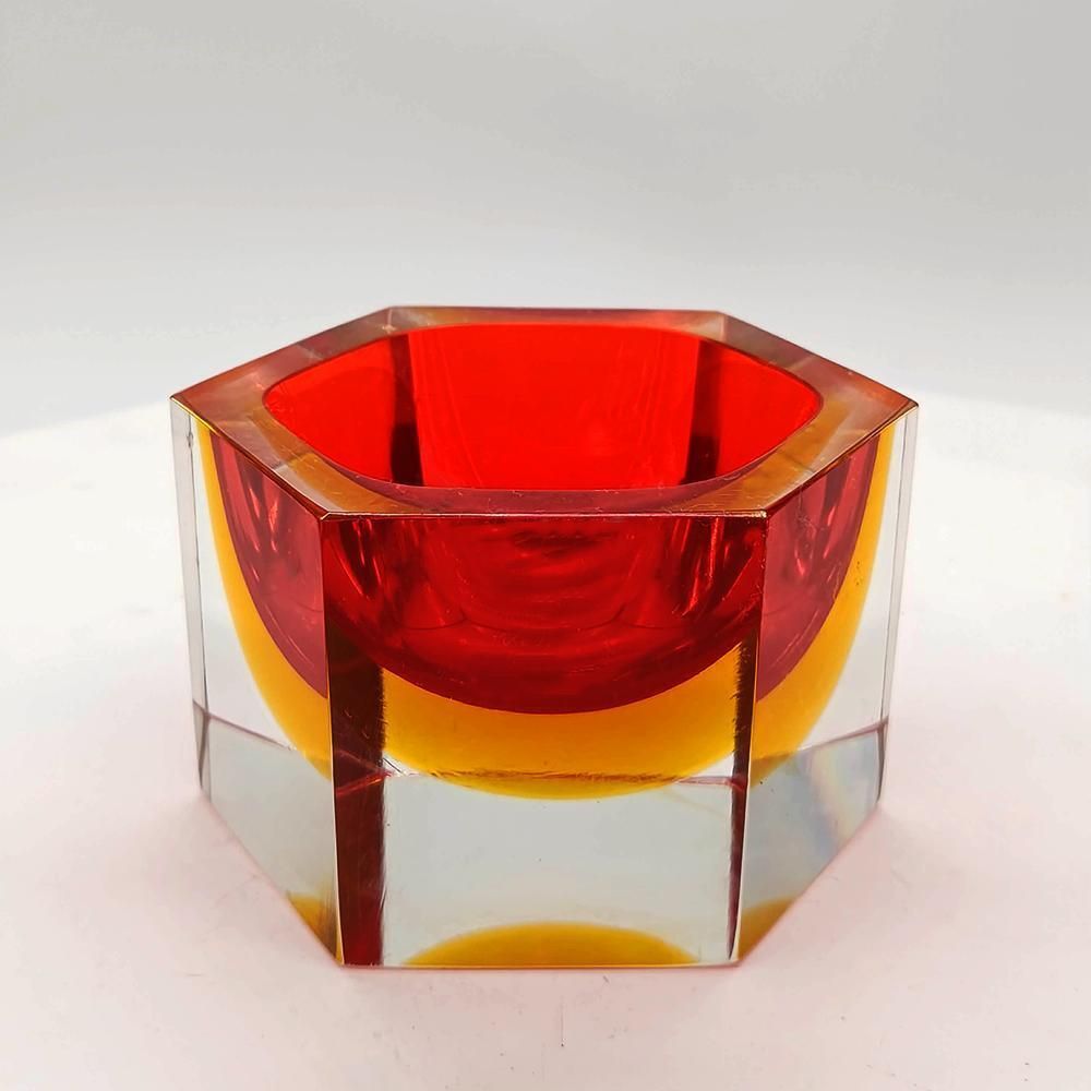 Cendrier hexagonal rare en verre de Murano, par Flavio Poli pour Seguso, années 1960. Fabriqué à Murano, Italie. photo for sale